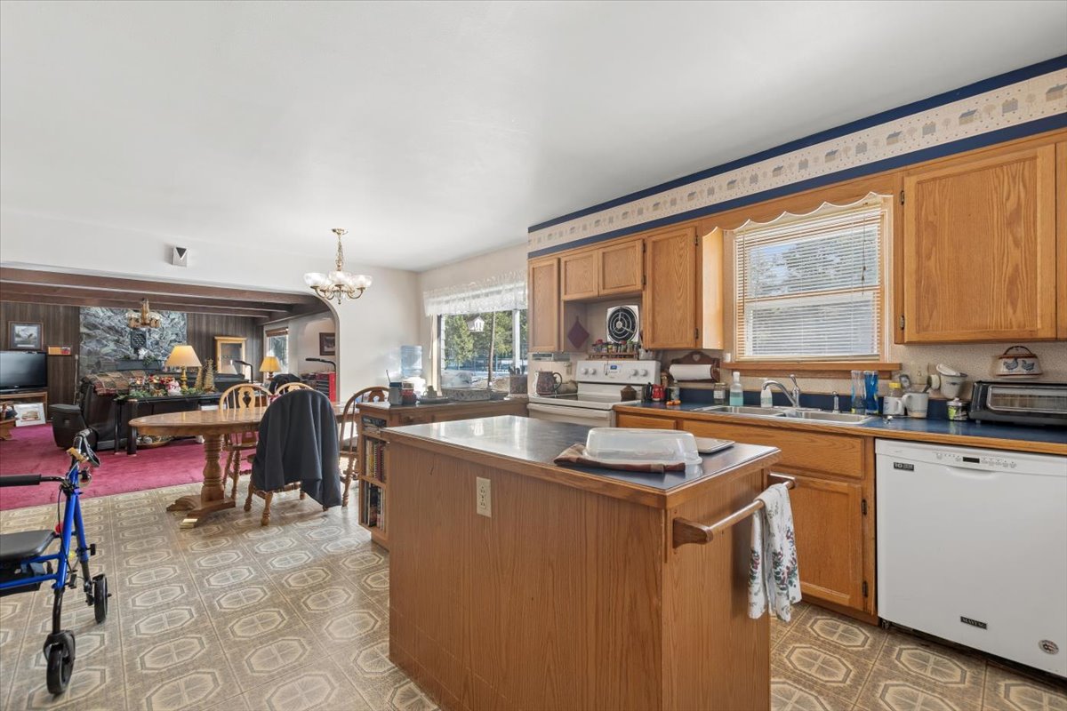 2260 E Lakeshore Drive Property Photo 8