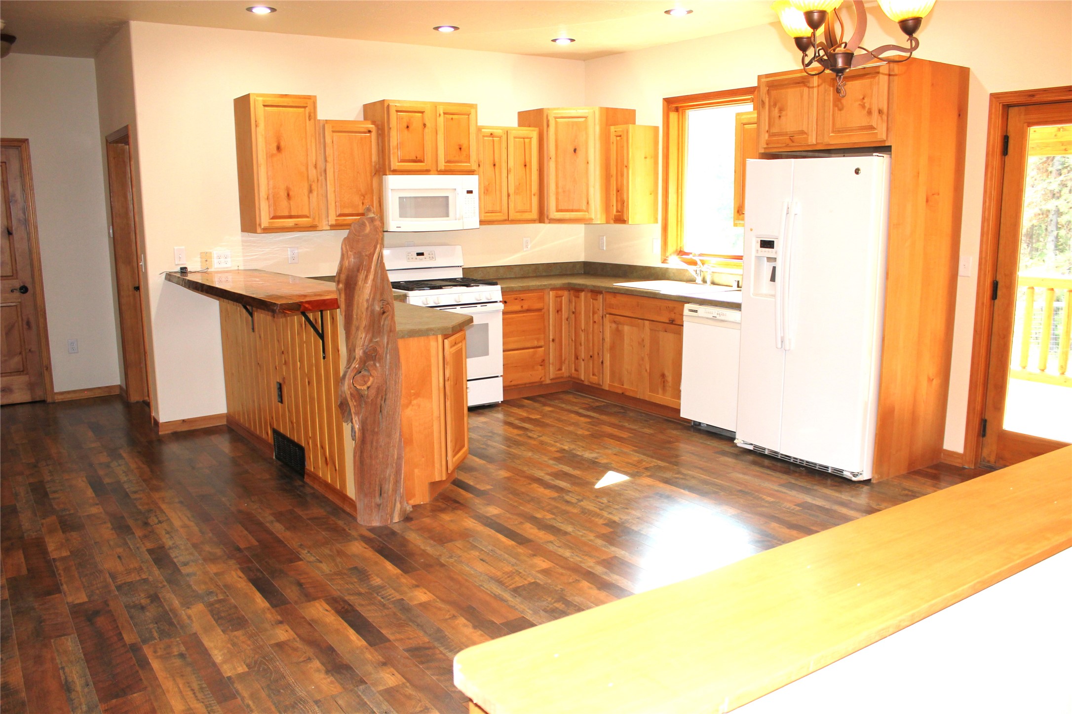 337 Hauser Drive Property Photo 8