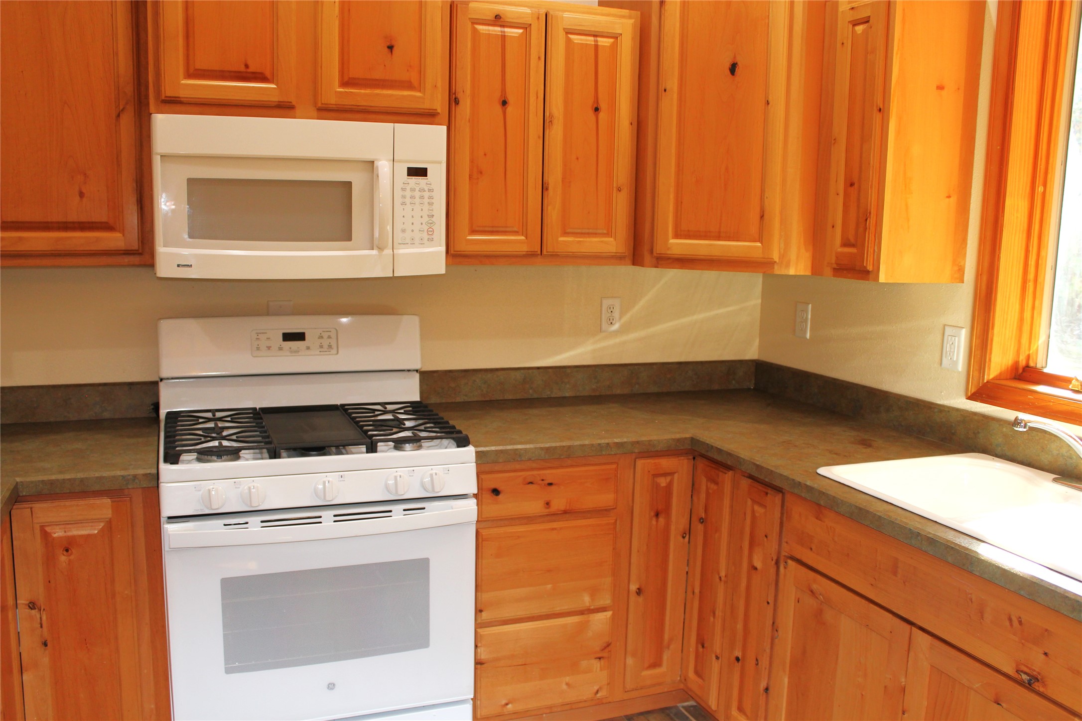 337 Hauser Drive Property Photo 9