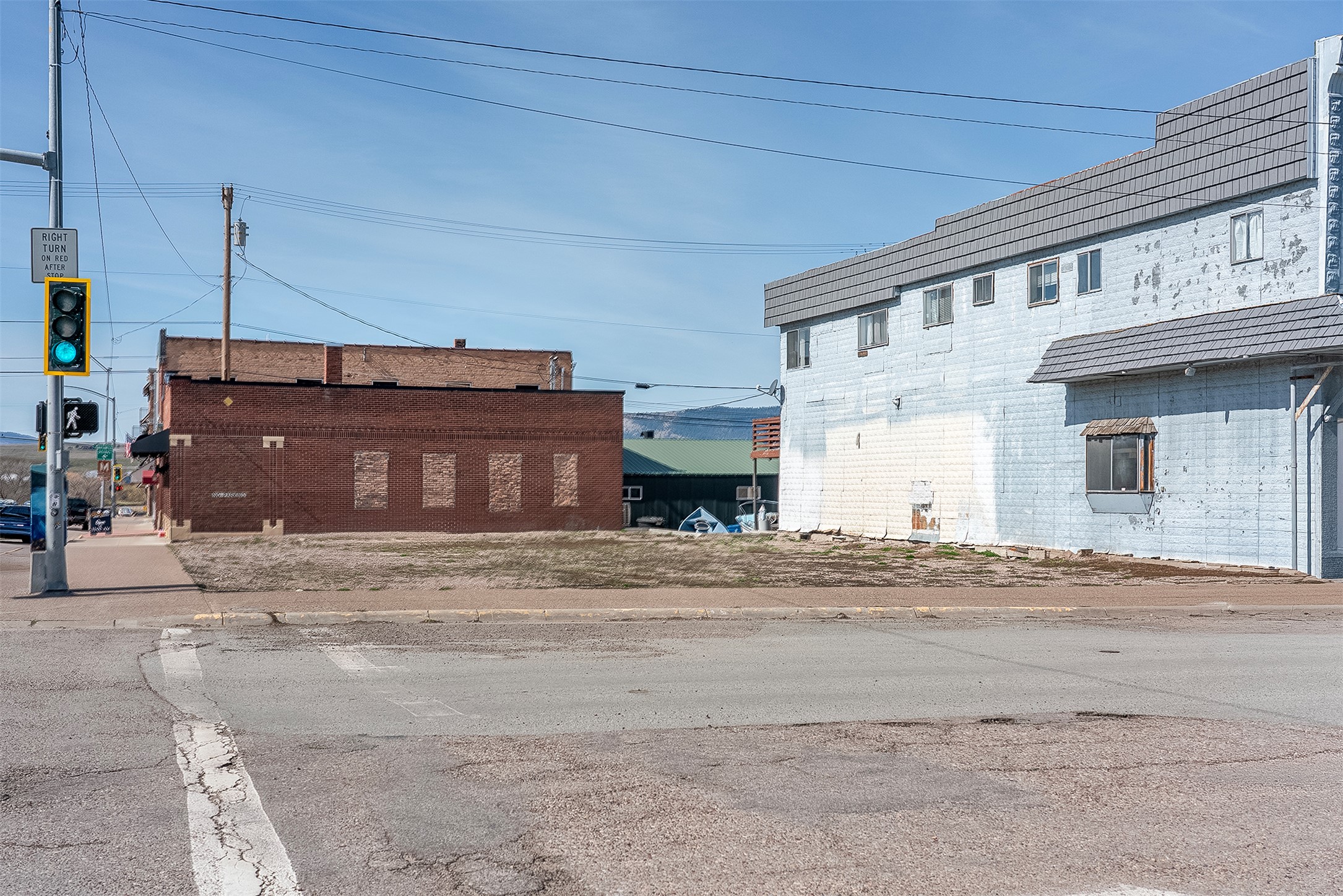 13 2nd Avenue E Property Photo 5