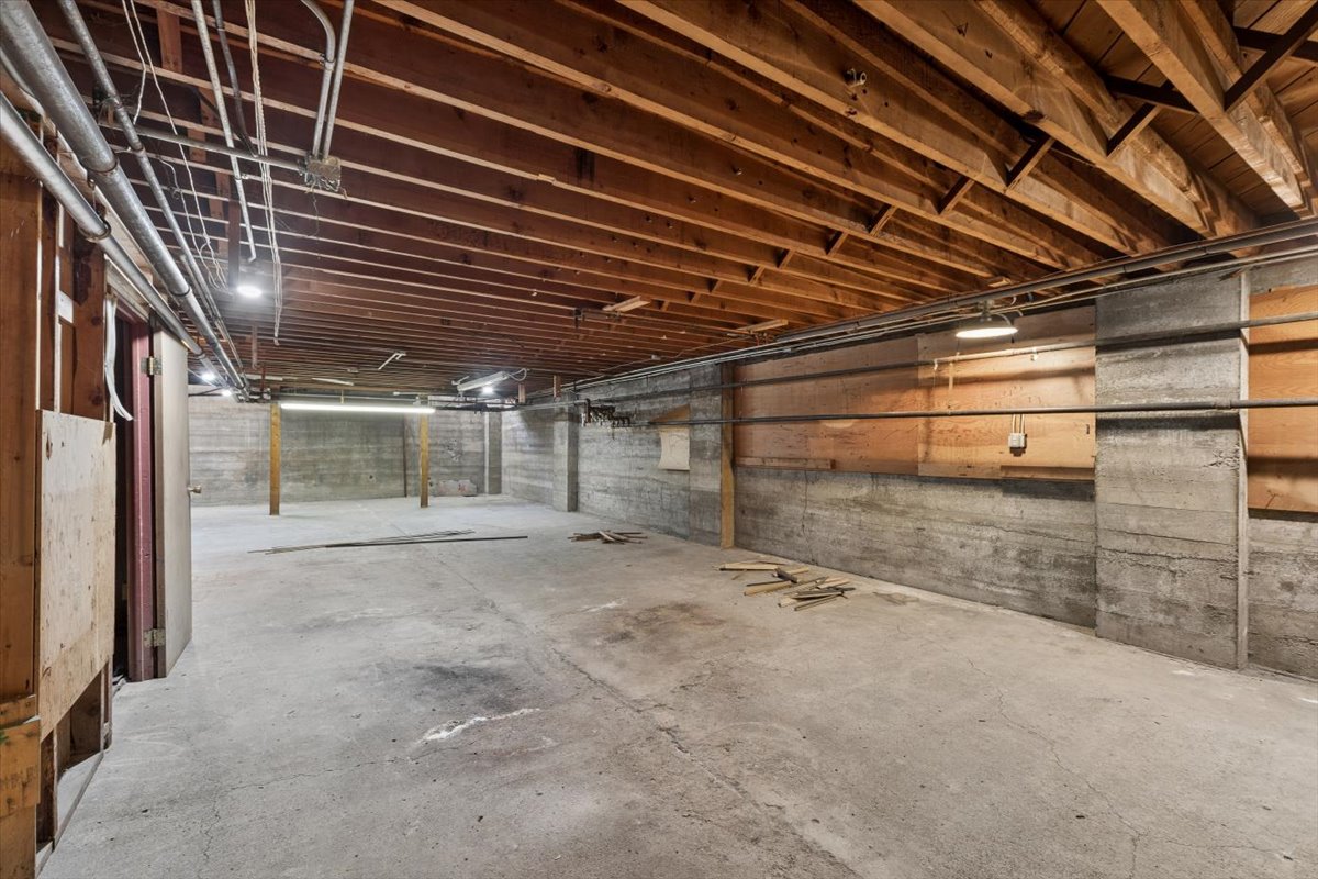240 & 242 Central Avenue Property Photo 28