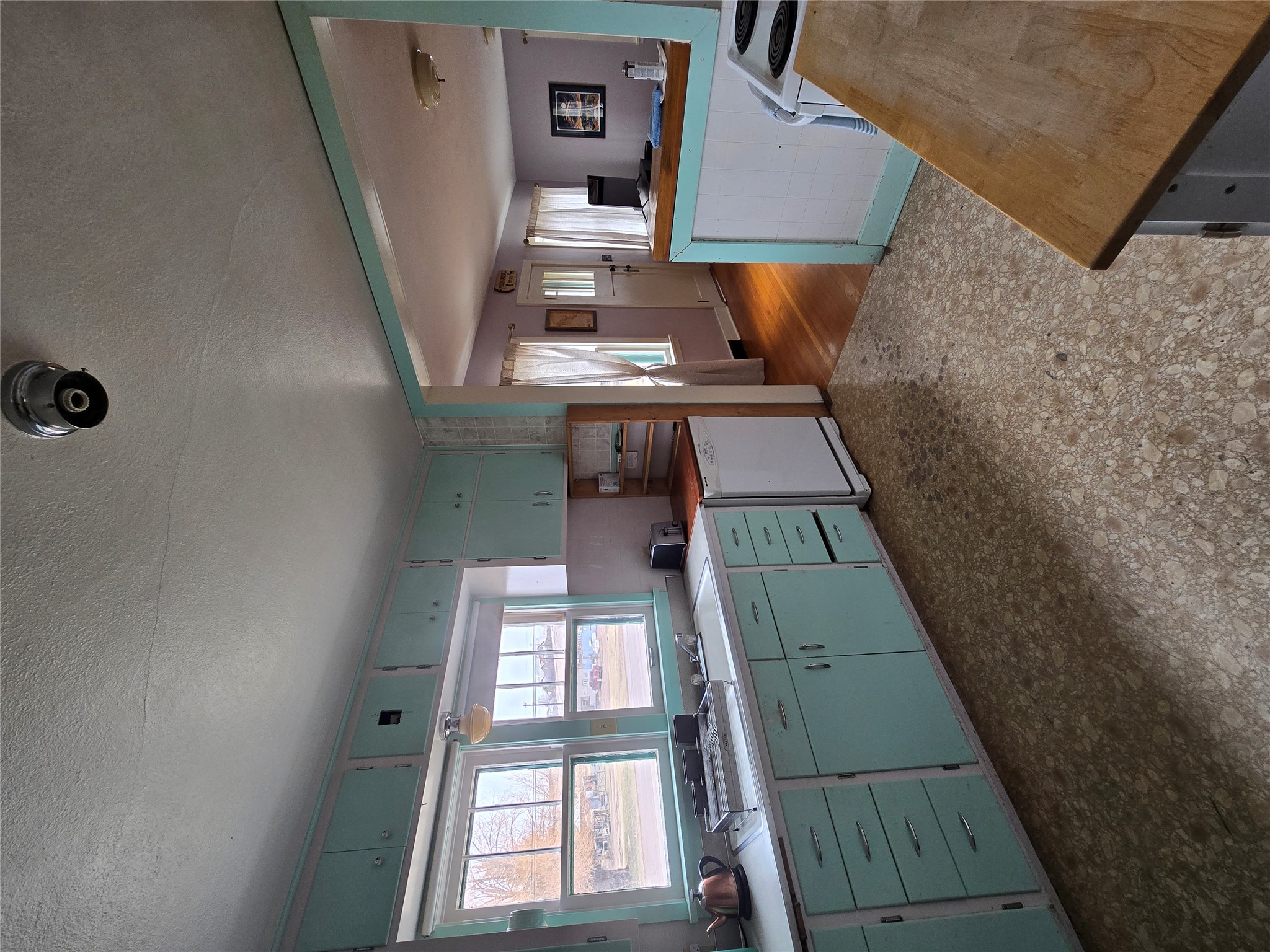 506 W Broadway Street Property Photo 6