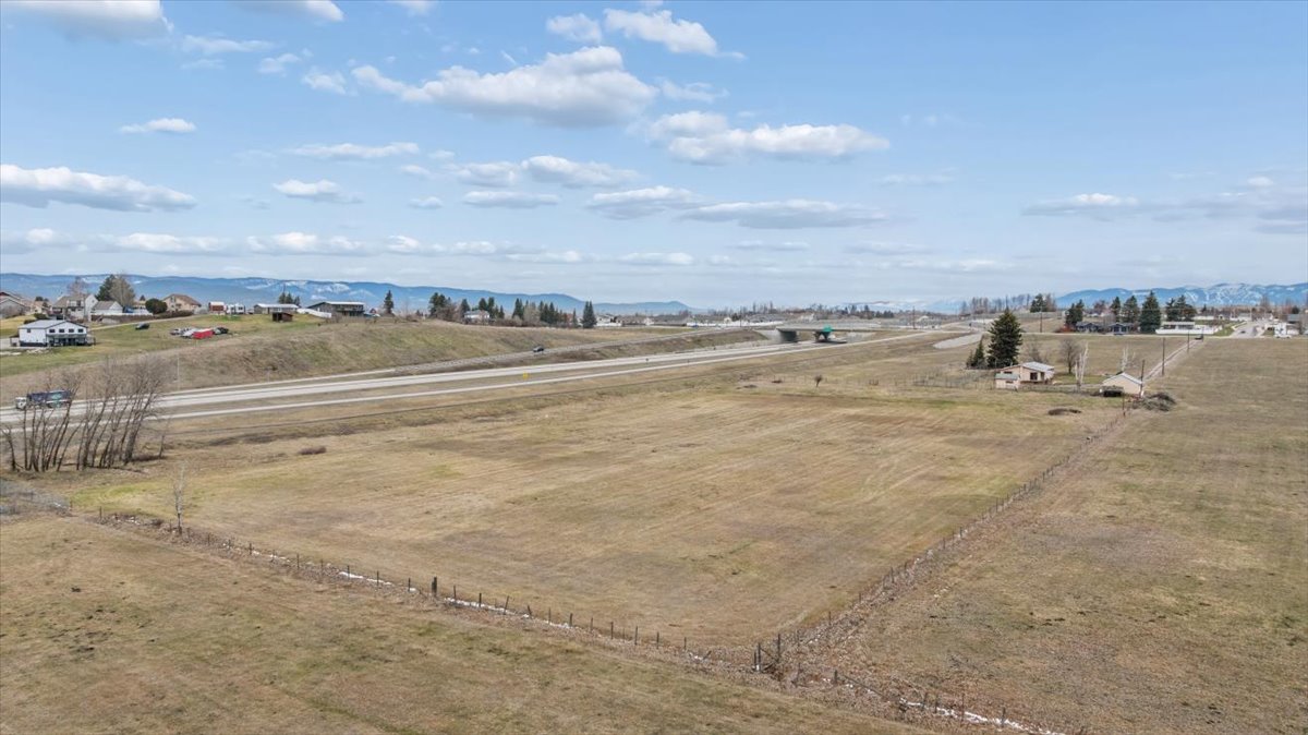 252 Three Mile Drive Property Photo 4