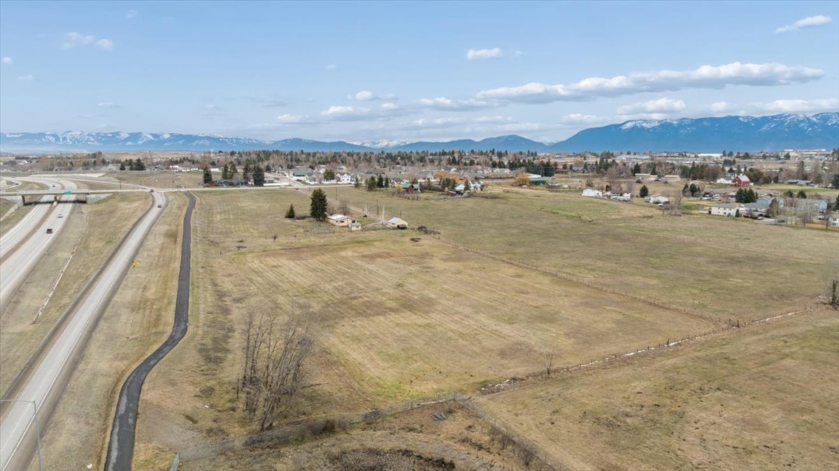 252 Three Mile Drive Property Photo 6