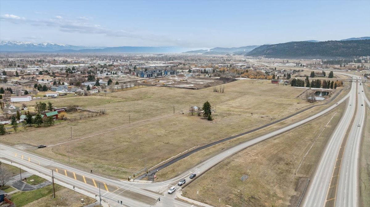 252 Three Mile Drive Property Photo 8