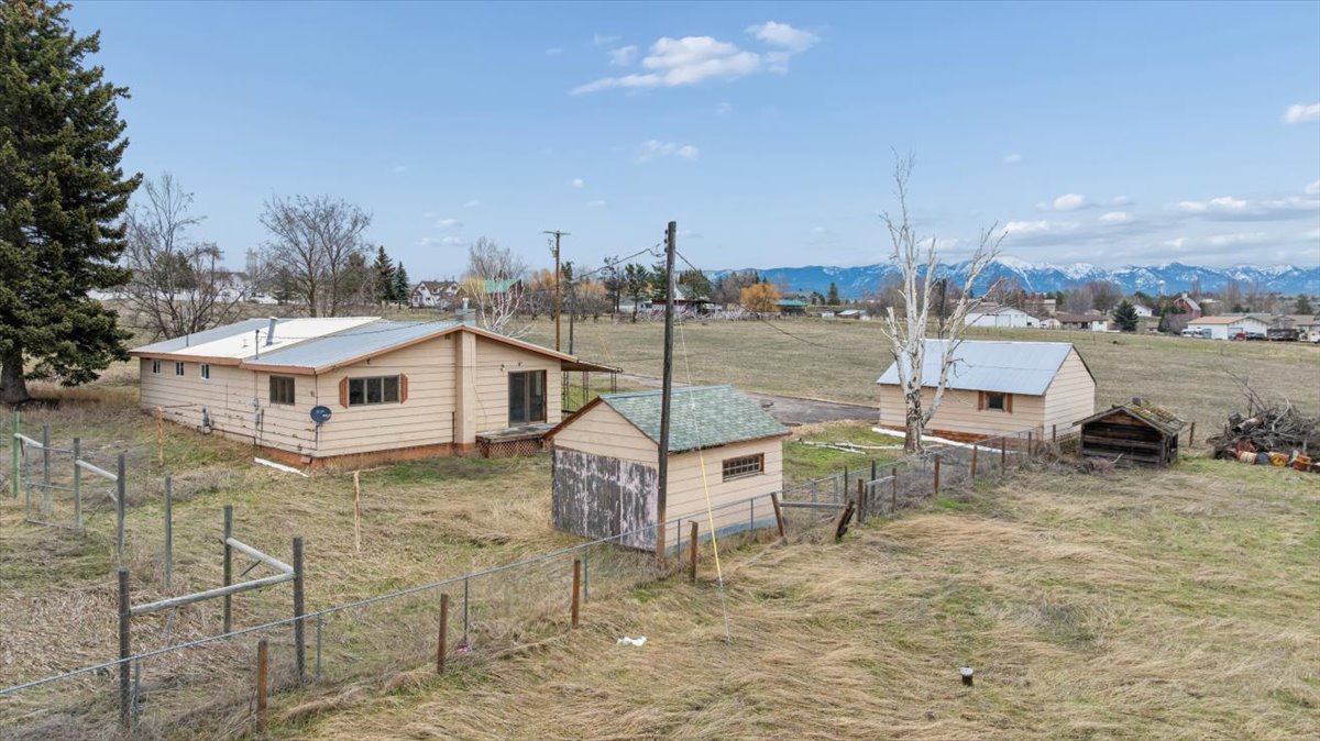 252 Three Mile Drive Property Photo 15