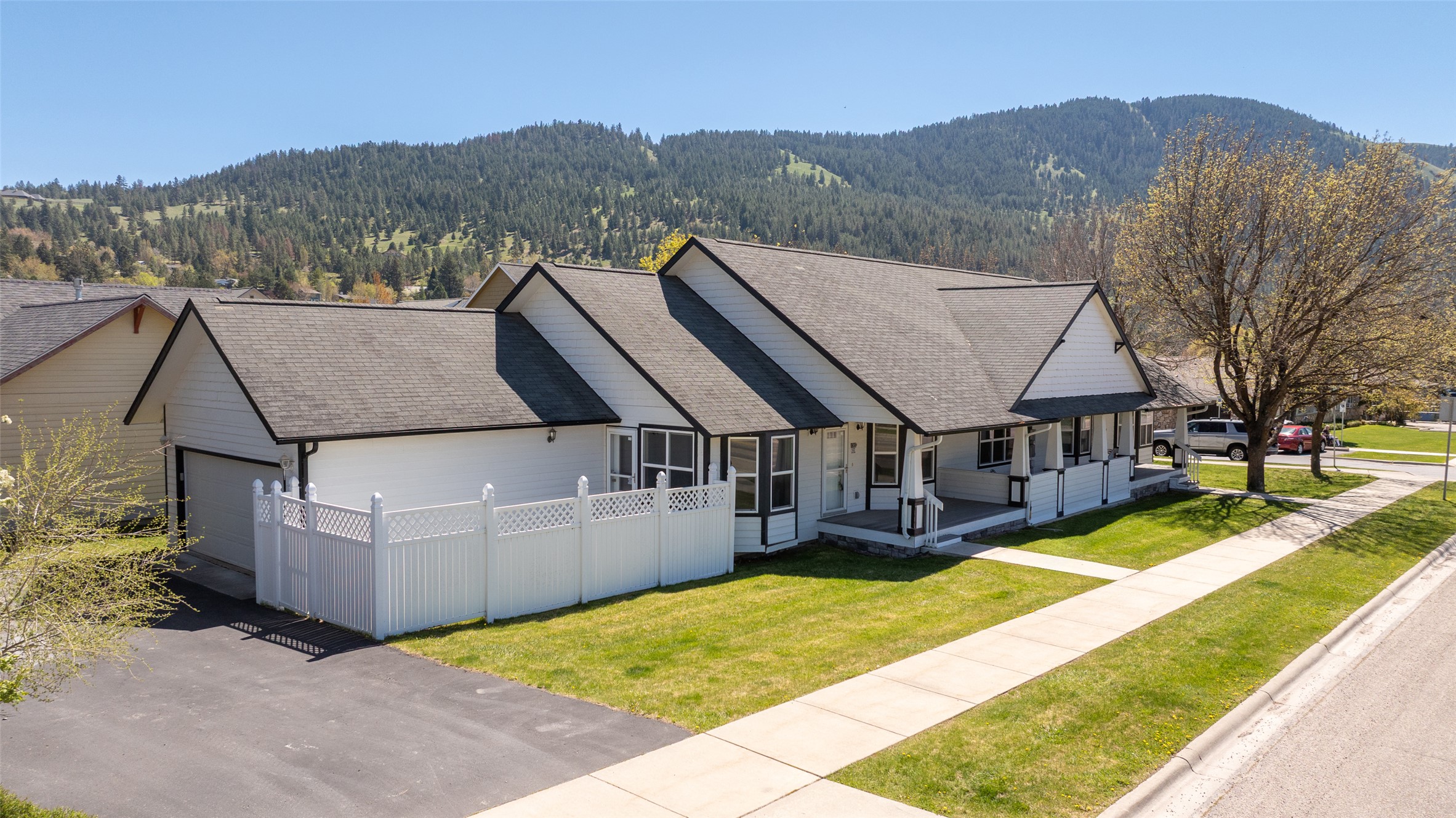 1302 Lily Court A Property Photo 2