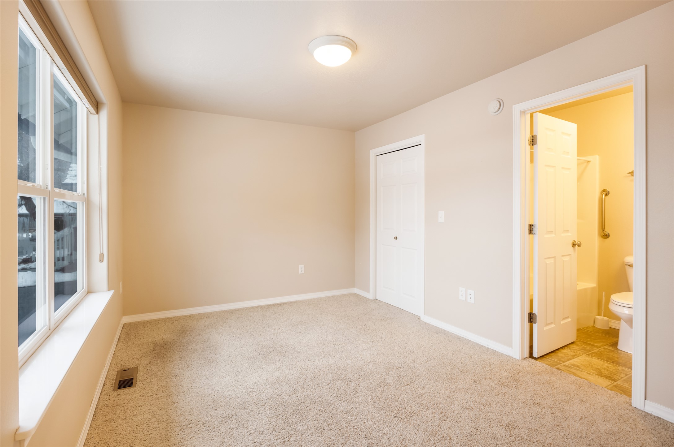 1302 Lily Court A Property Photo 17