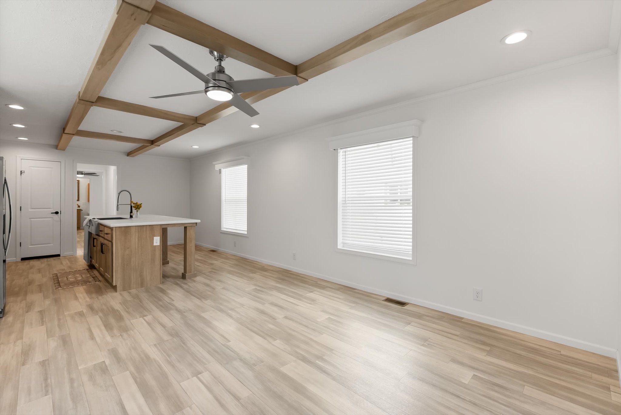 2010 W Kent Avenue Property Photo 8