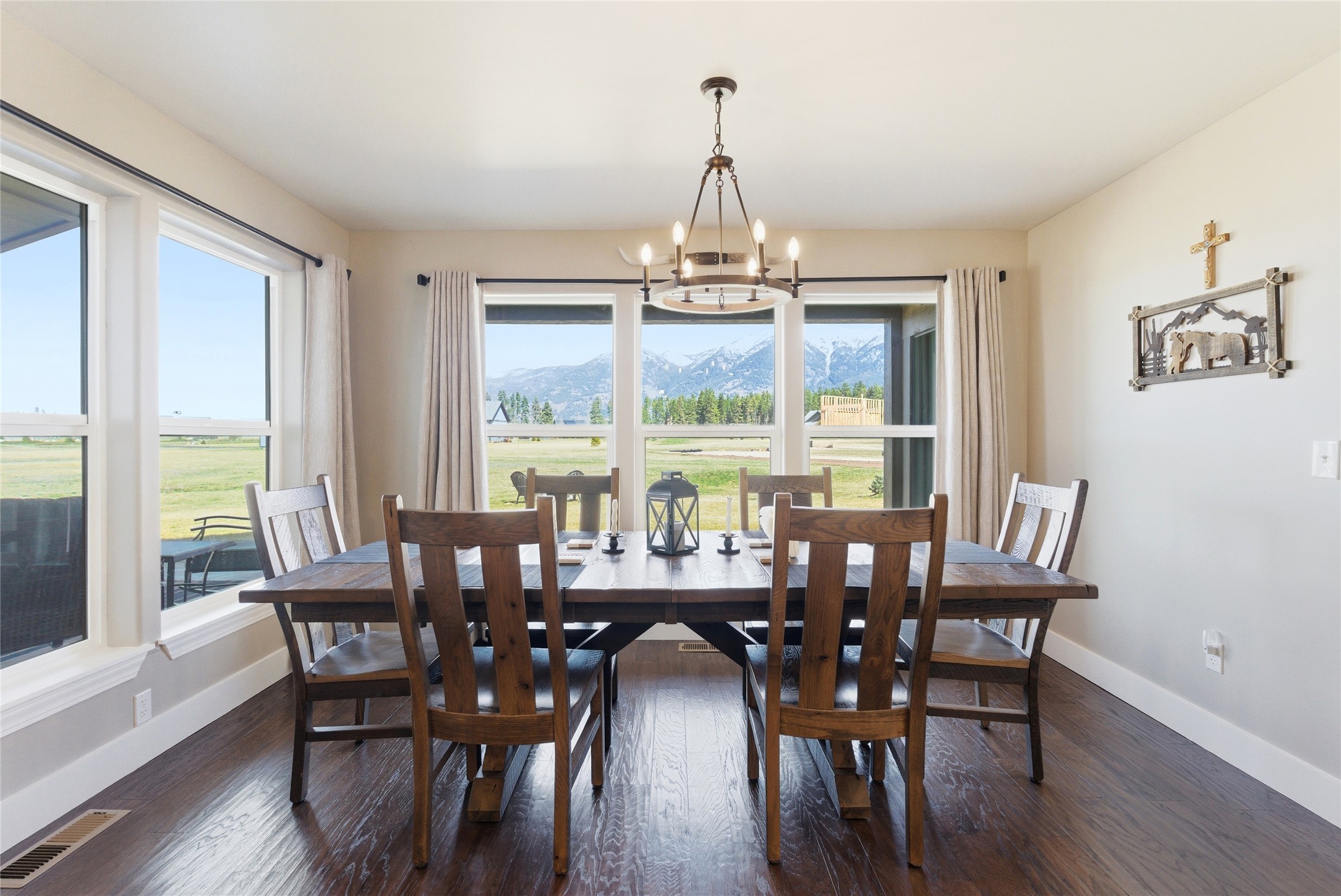 5 Towering Pine Court Property Photo 9