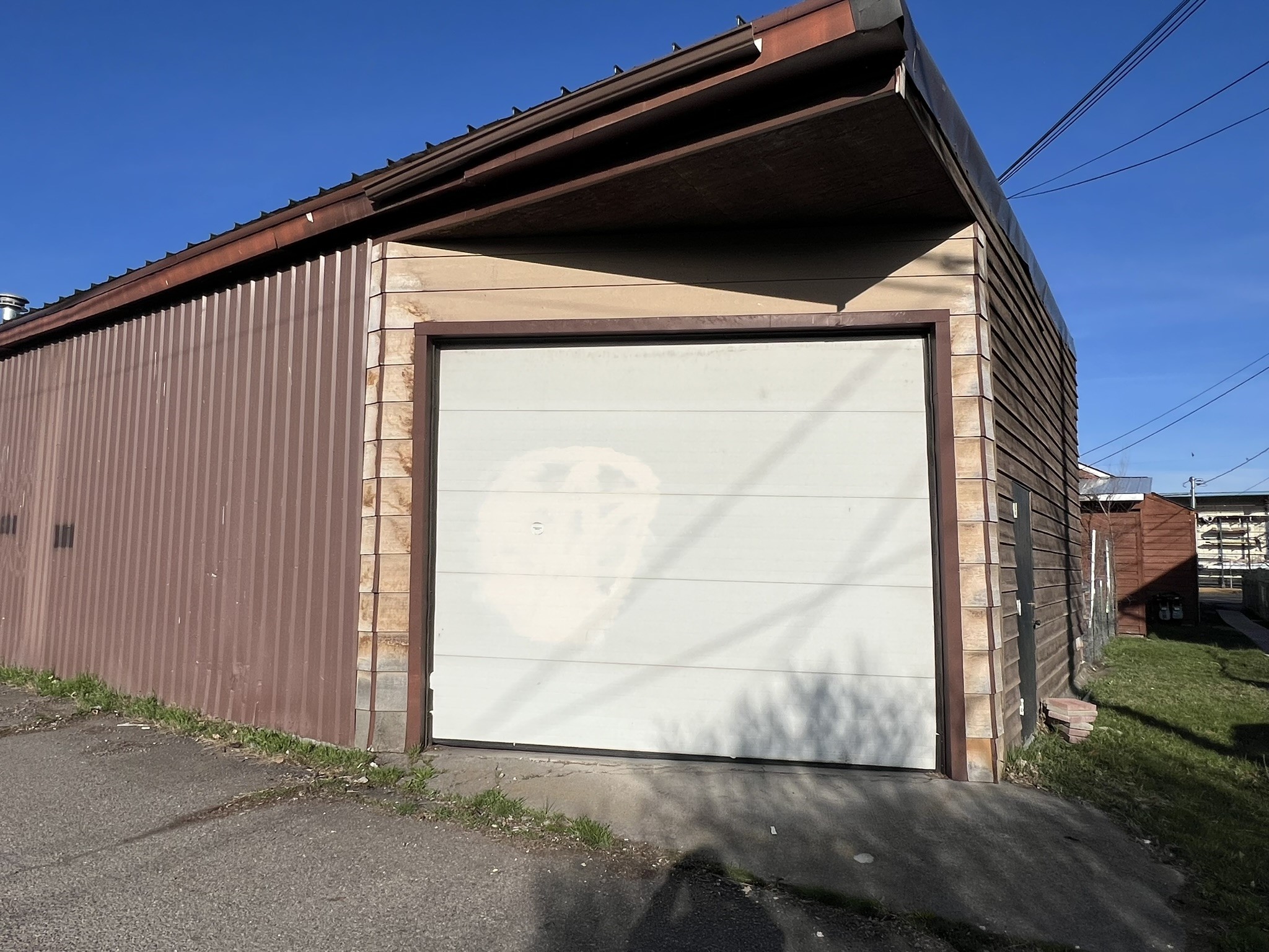 320 Lawrence Street Property Photo 3