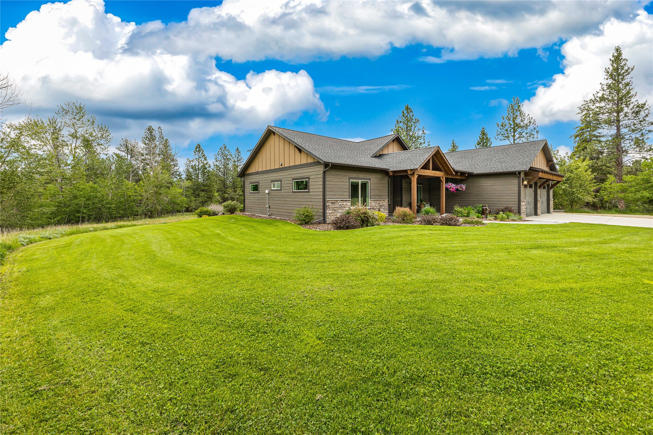 693 Cottonwood Road Property Photo 6