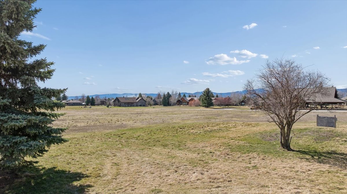 Nhn Holt Drive Property Photo 6