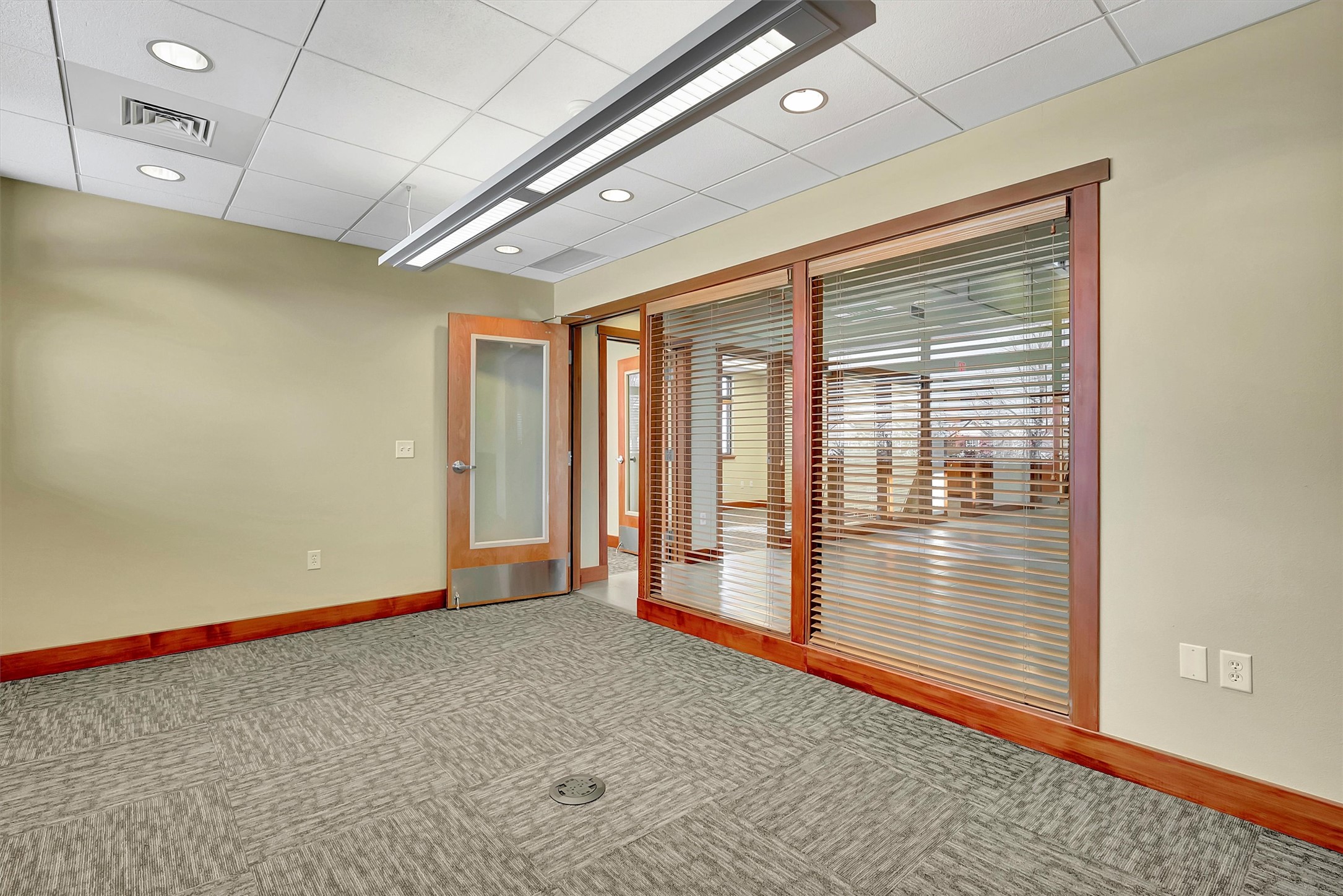 4500 Expressway Property Photo 9