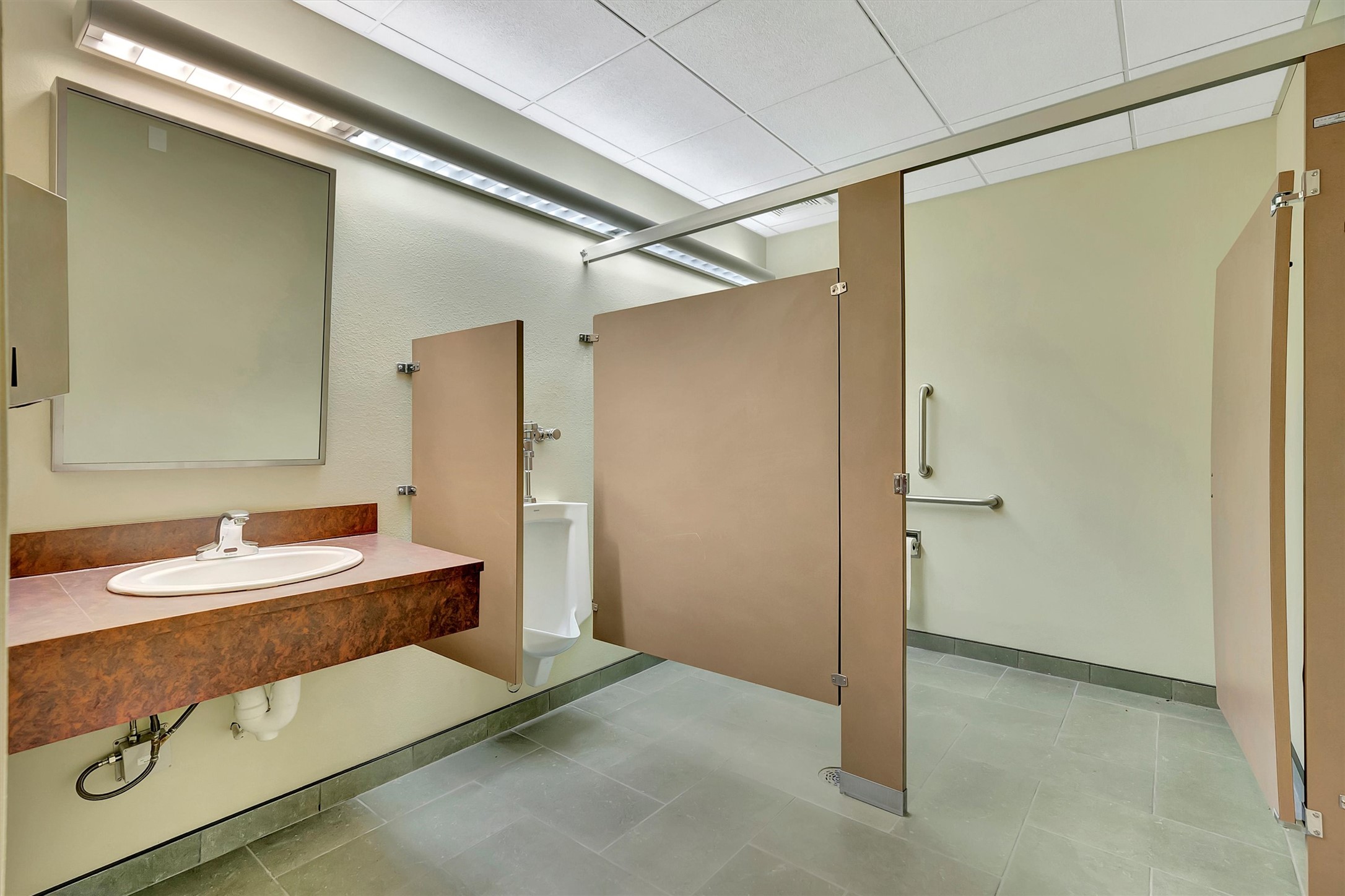 4500 Expressway Property Photo 15