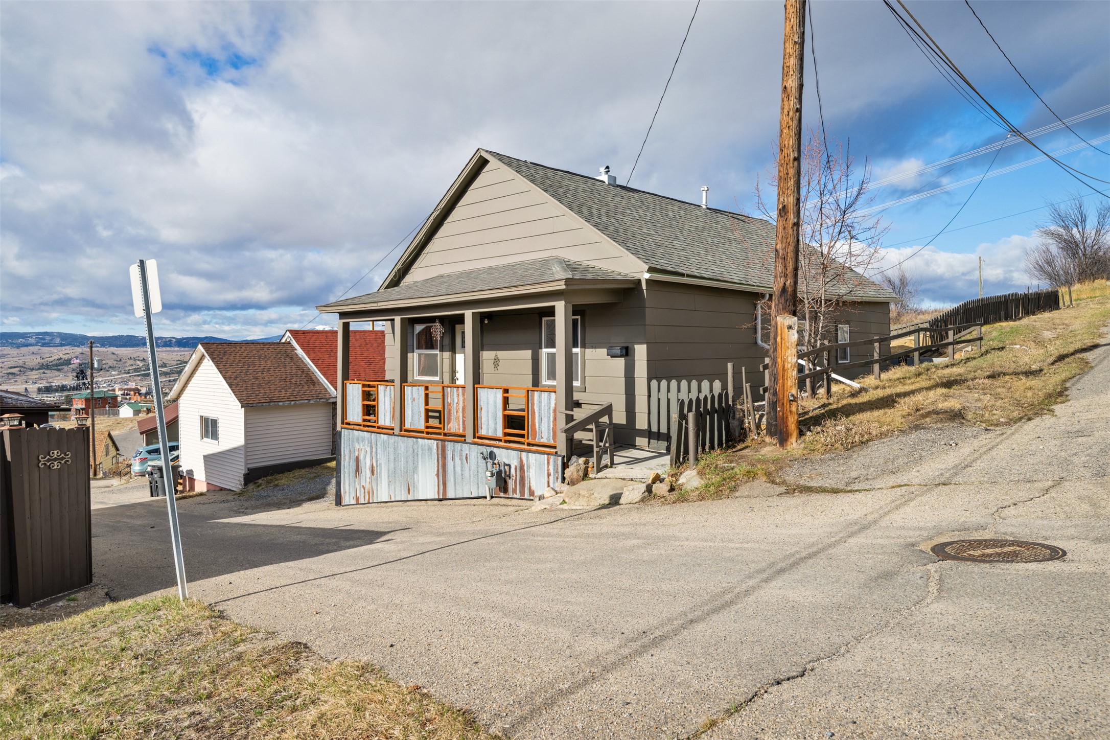 34 E Summit Street Property Photo 1