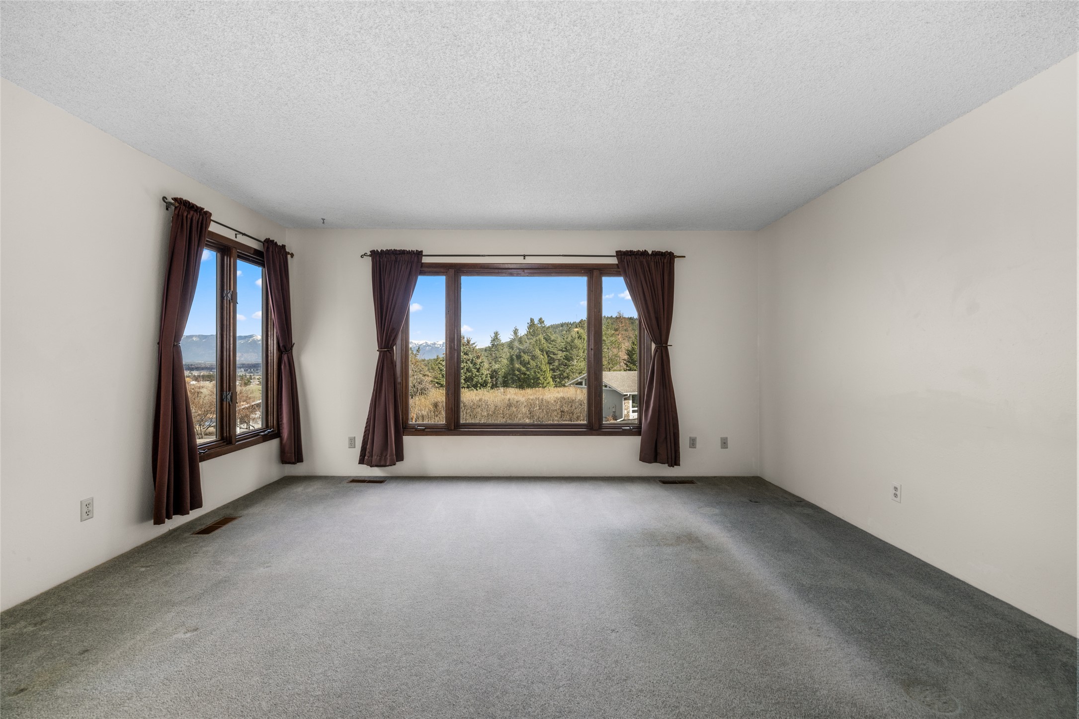 212 Lakeshore Drive Property Photo 14