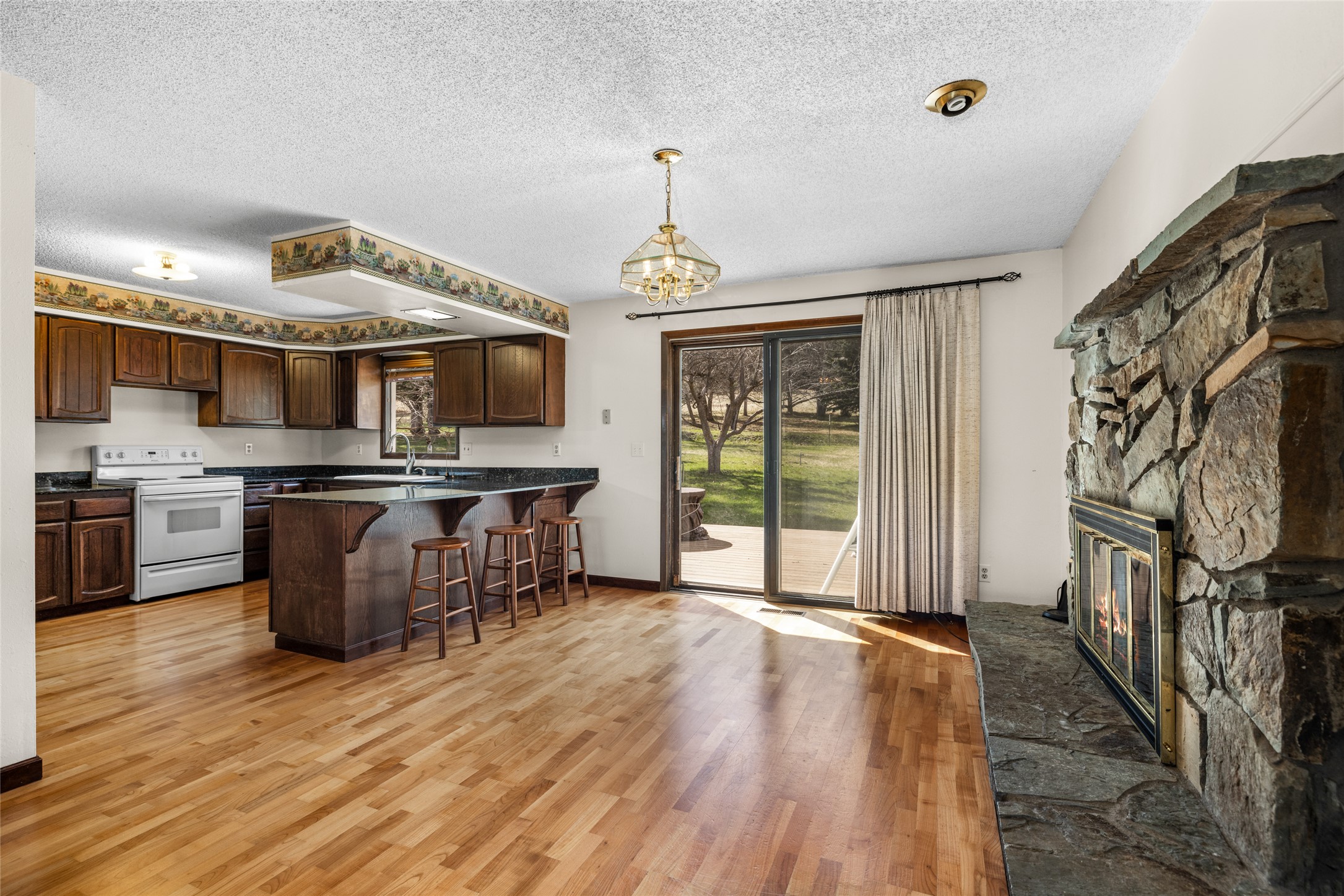 212 Lakeshore Drive Property Photo 17