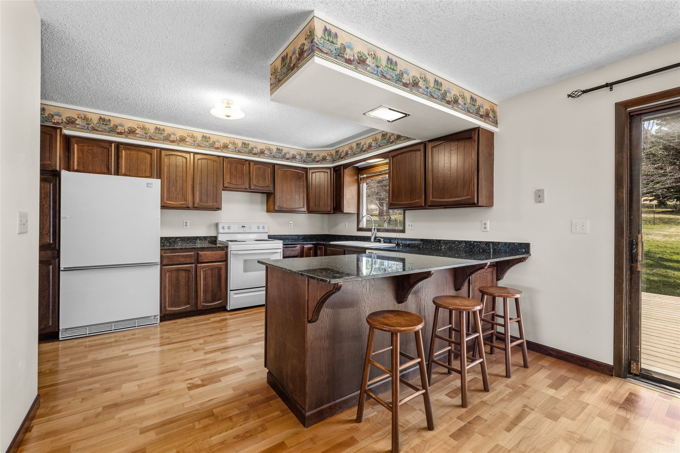 212 Lakeshore Drive Property Photo 21