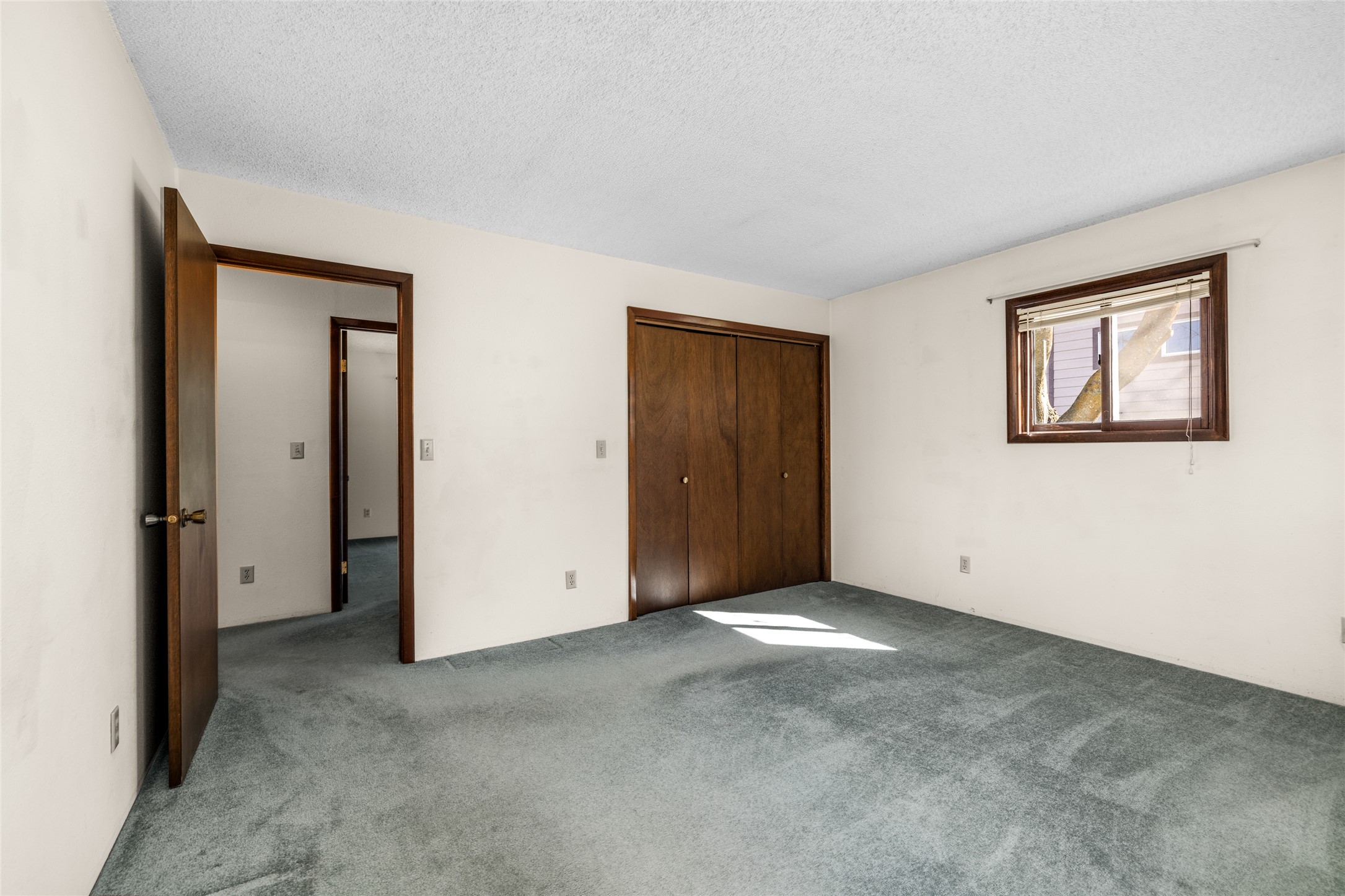 212 Lakeshore Drive Property Photo 25