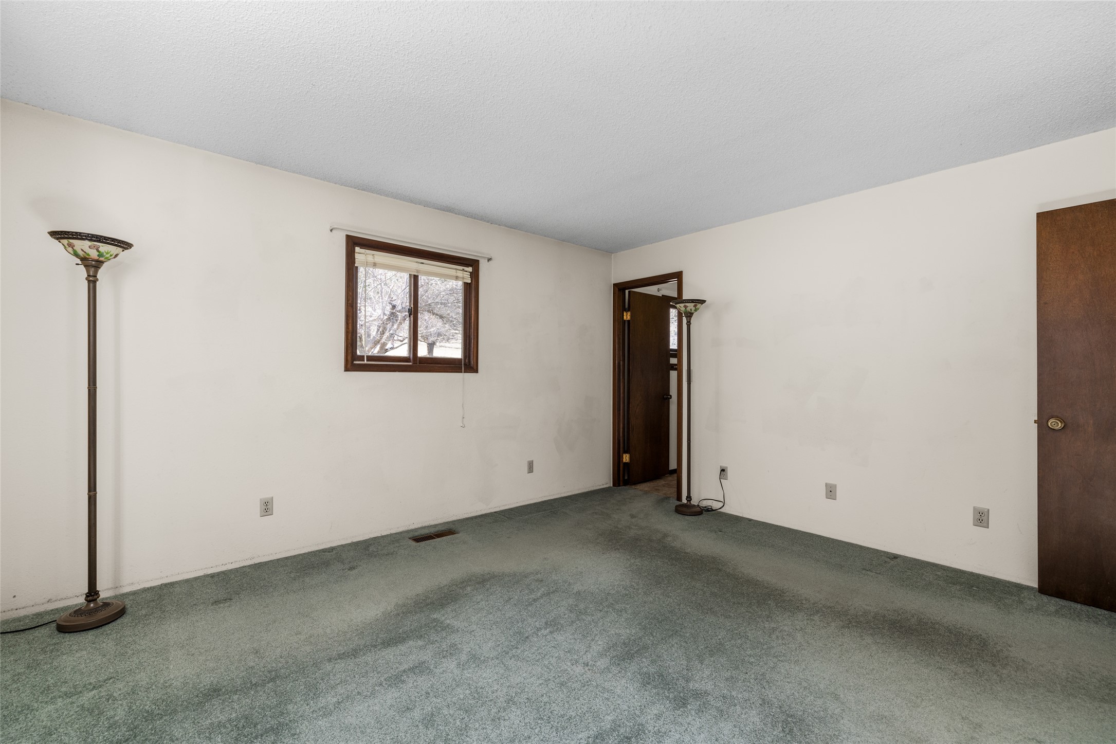 212 Lakeshore Drive Property Photo 26