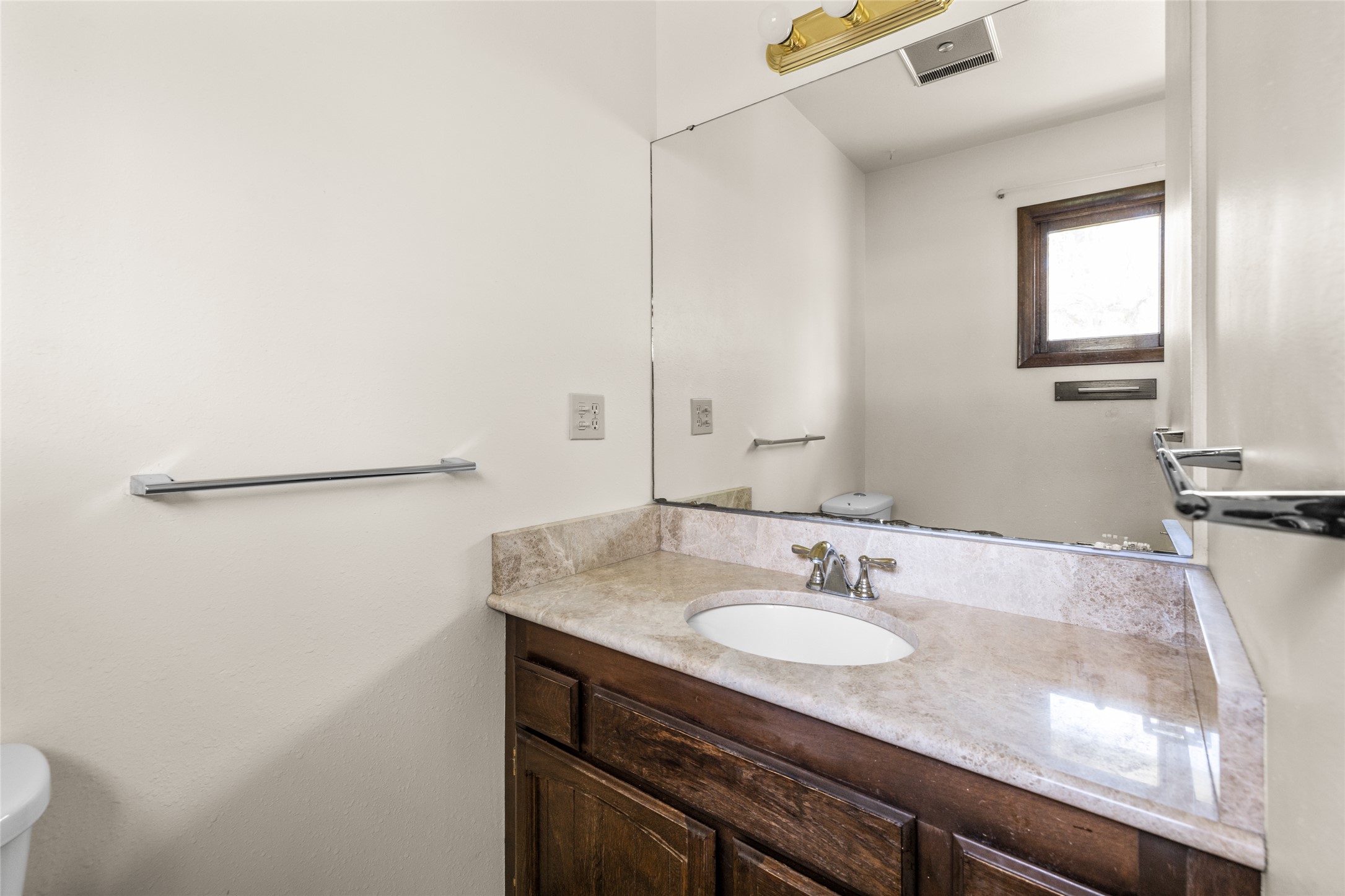 212 Lakeshore Drive Property Photo 27