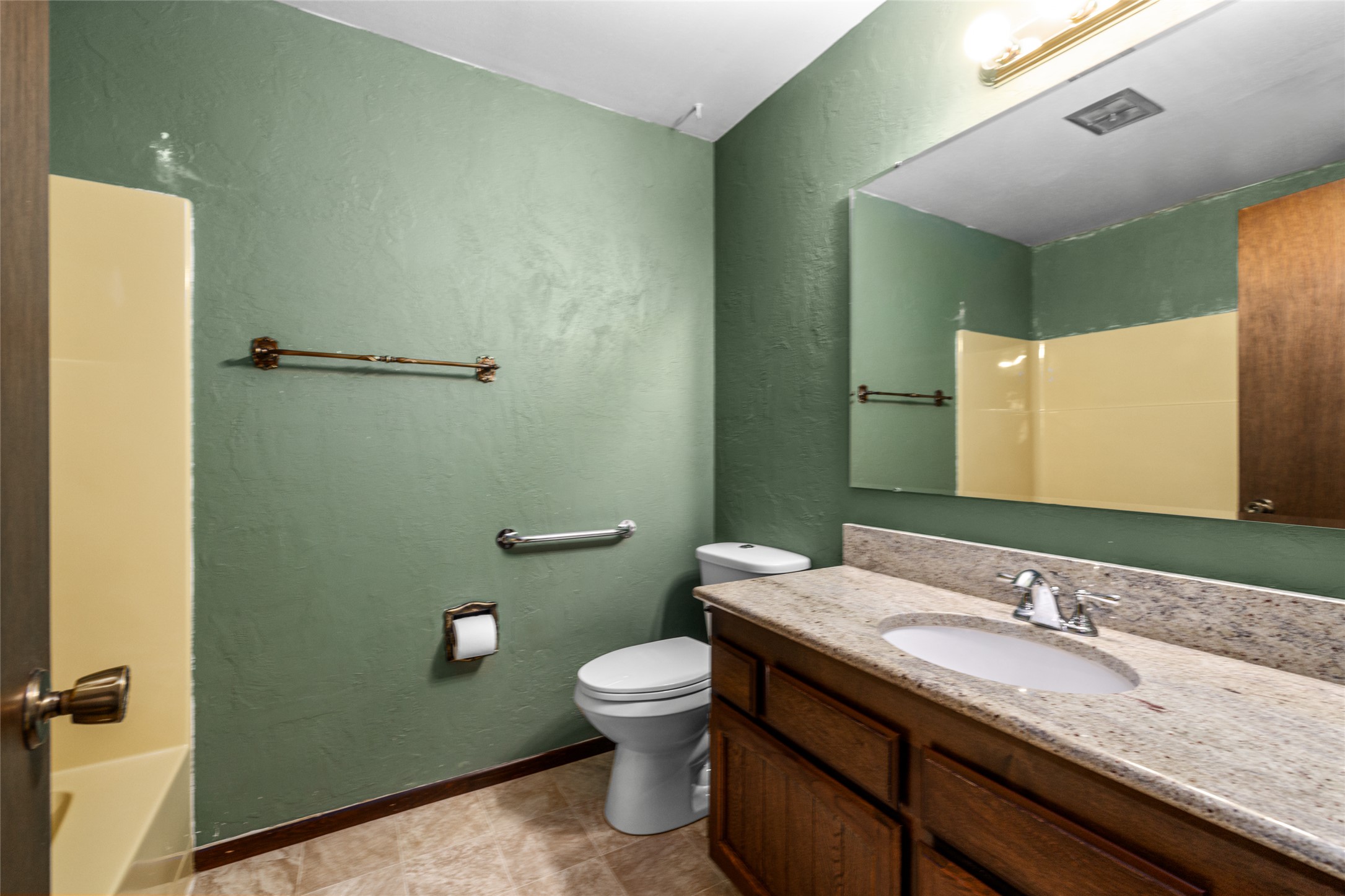 212 Lakeshore Drive Property Photo 29