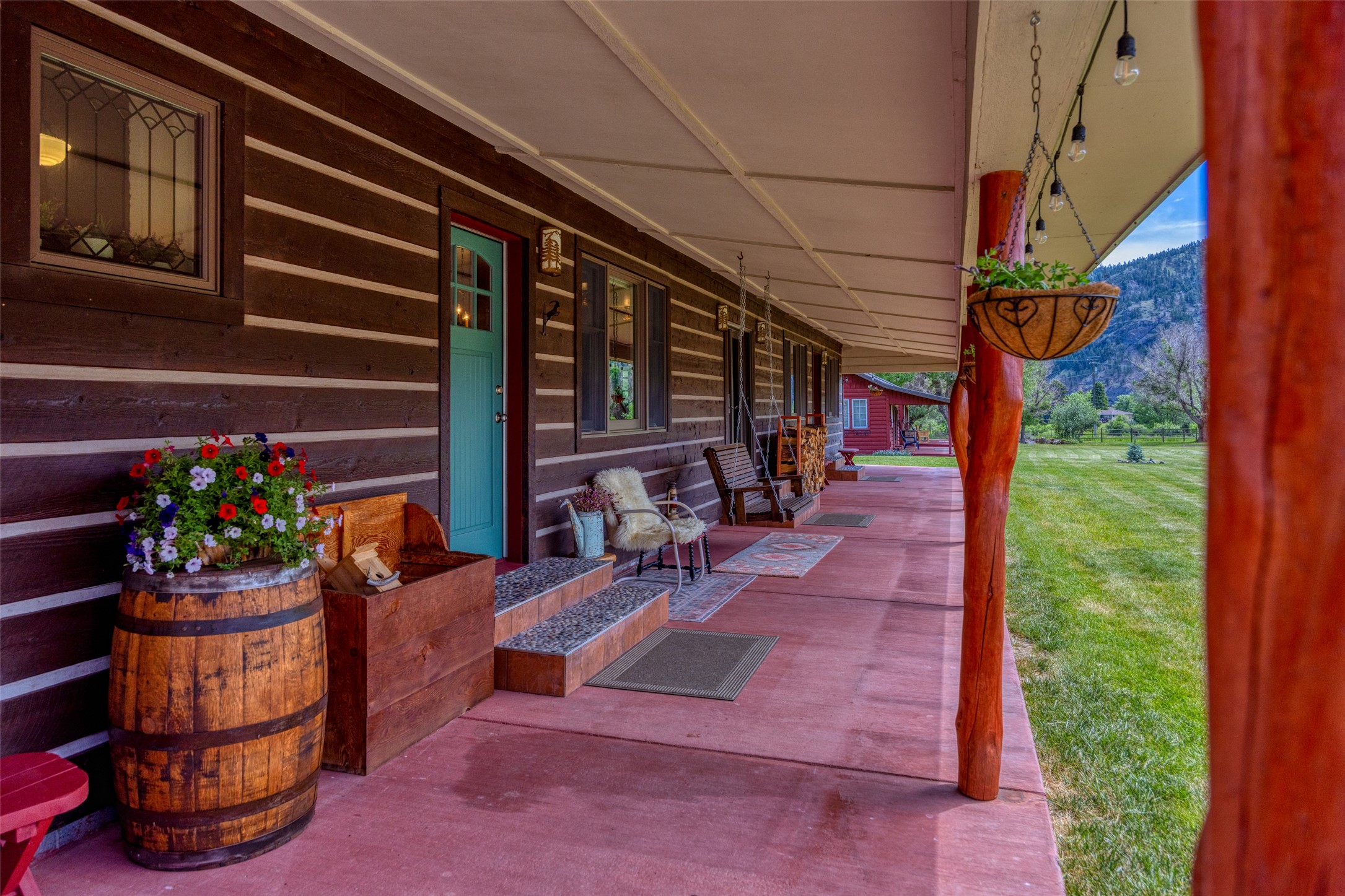 8 N Cooper Lane Property Photo 3