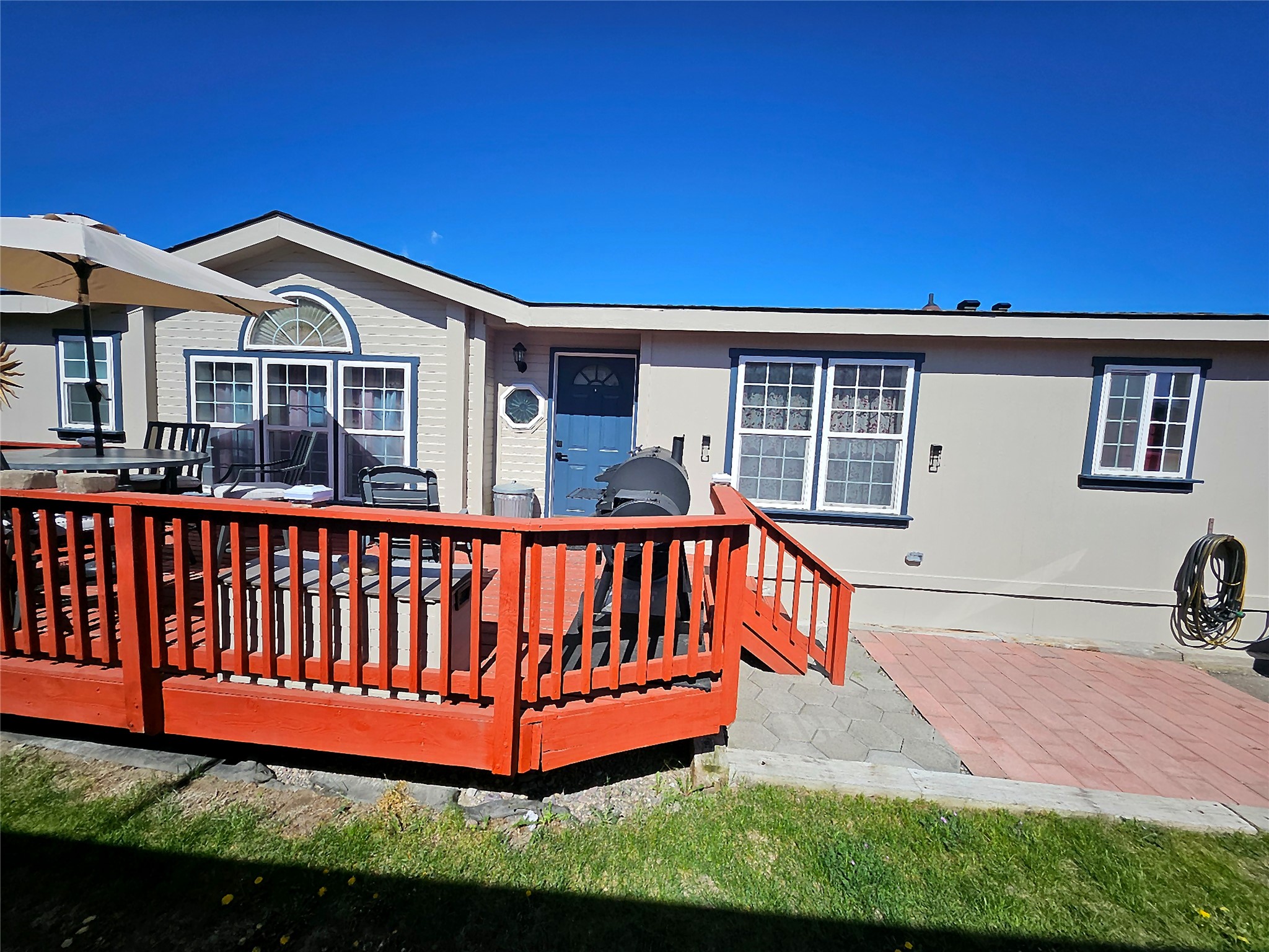 1725 Dukes Avenue Property Photo 1