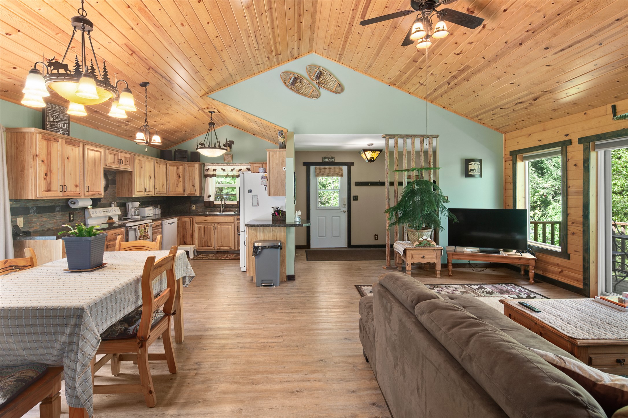 151 4th Street W Property Photo 37