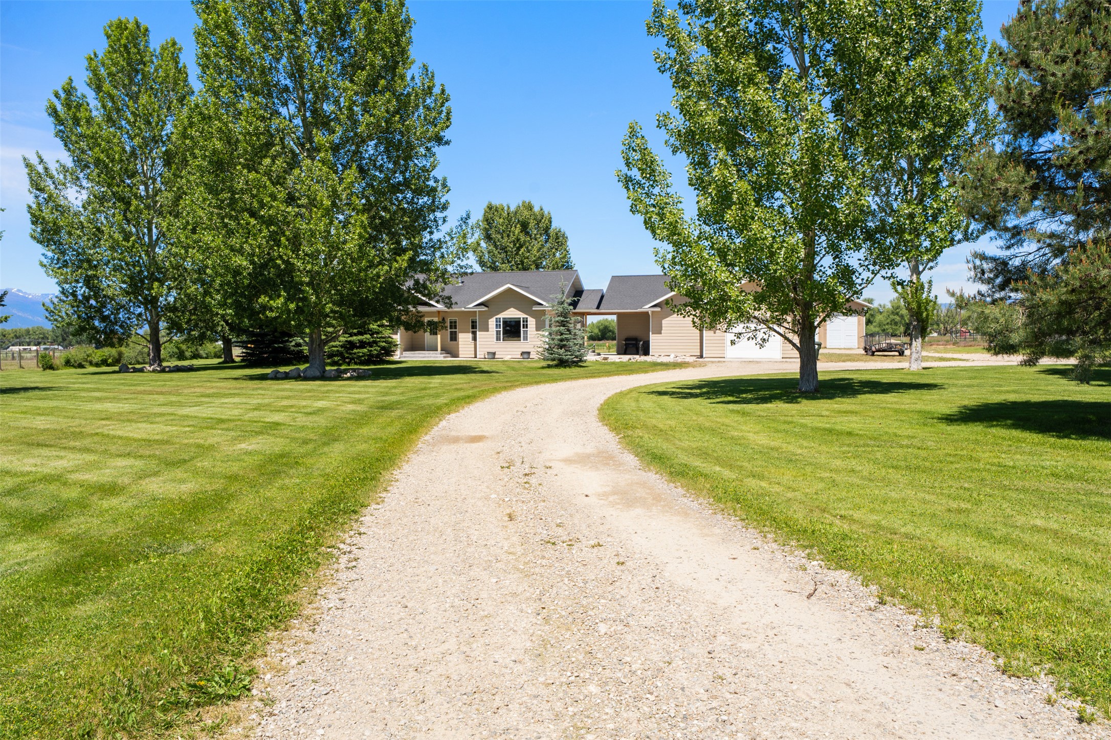 588 Willow Creek Road Property Photo 1