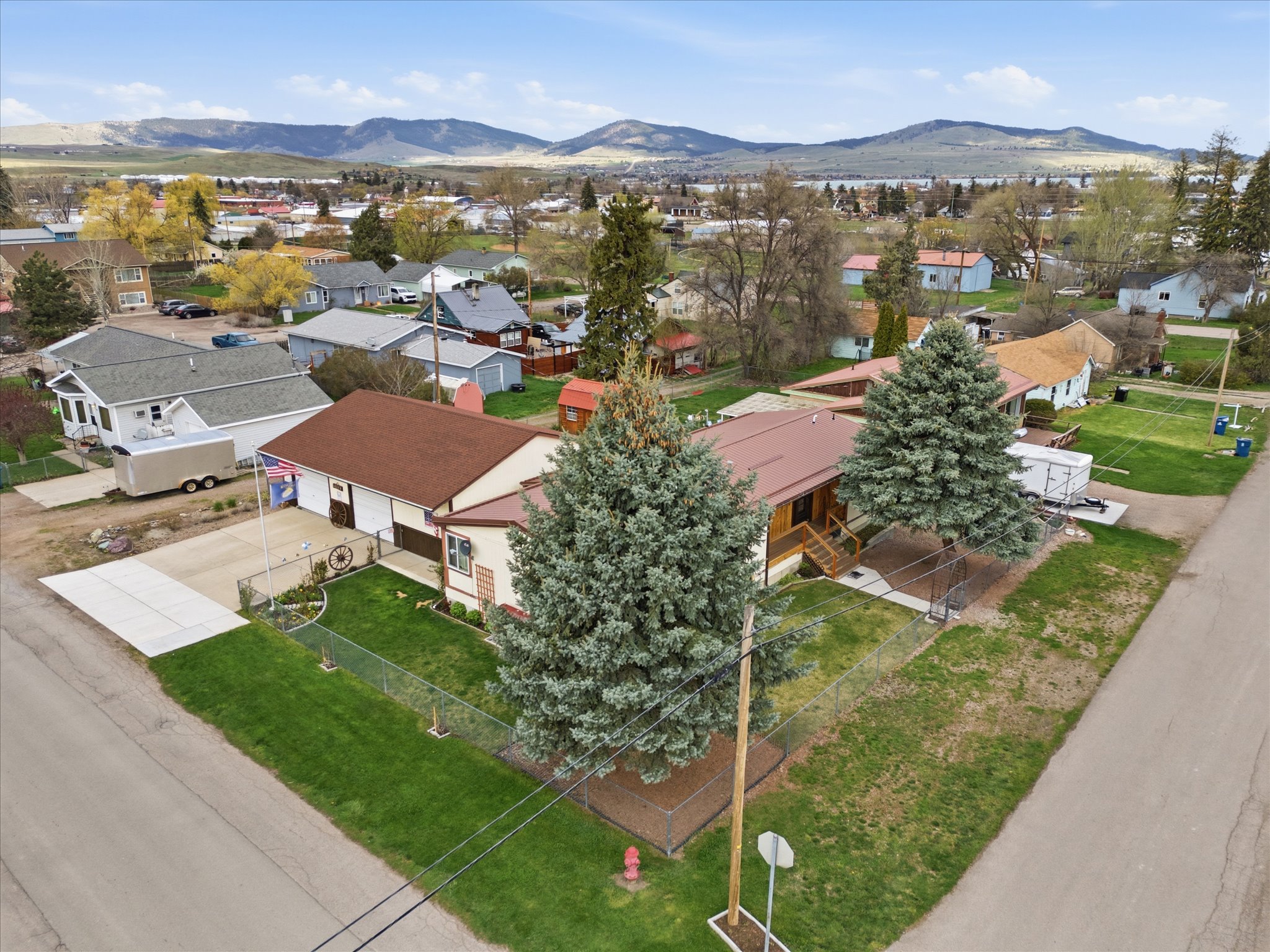 1110 5th Street E Property Photo 4