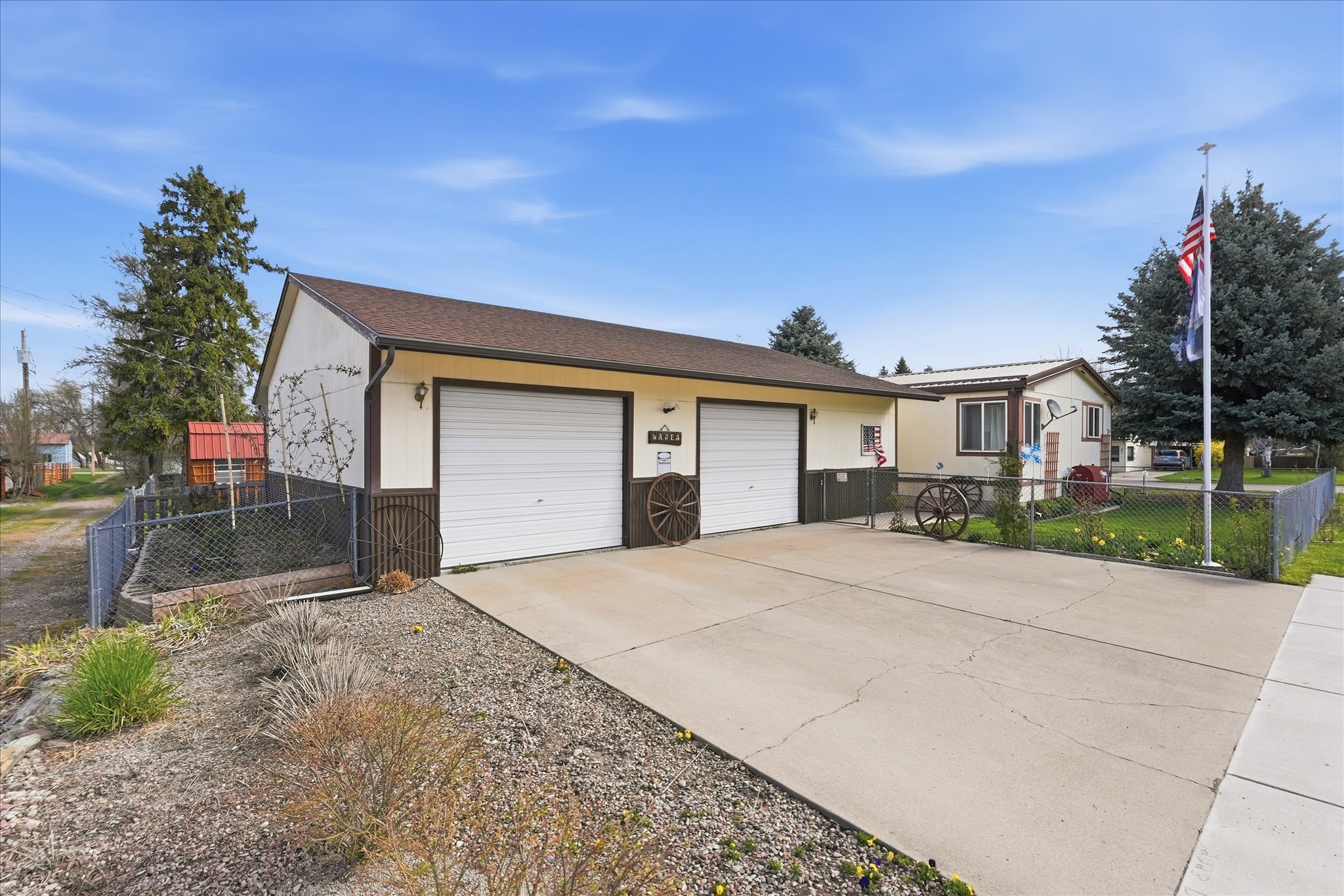 1110 5th Street E Property Photo 5