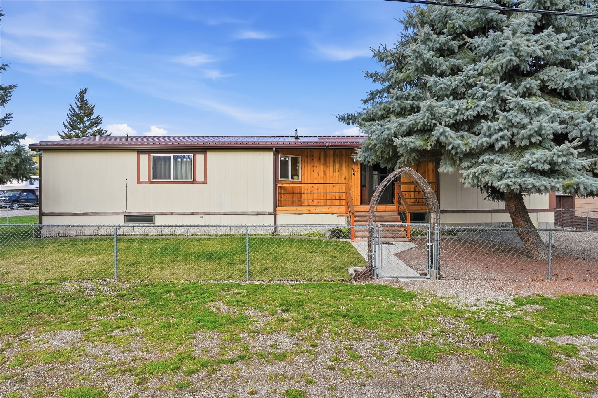 1110 5th Street E Property Photo 6