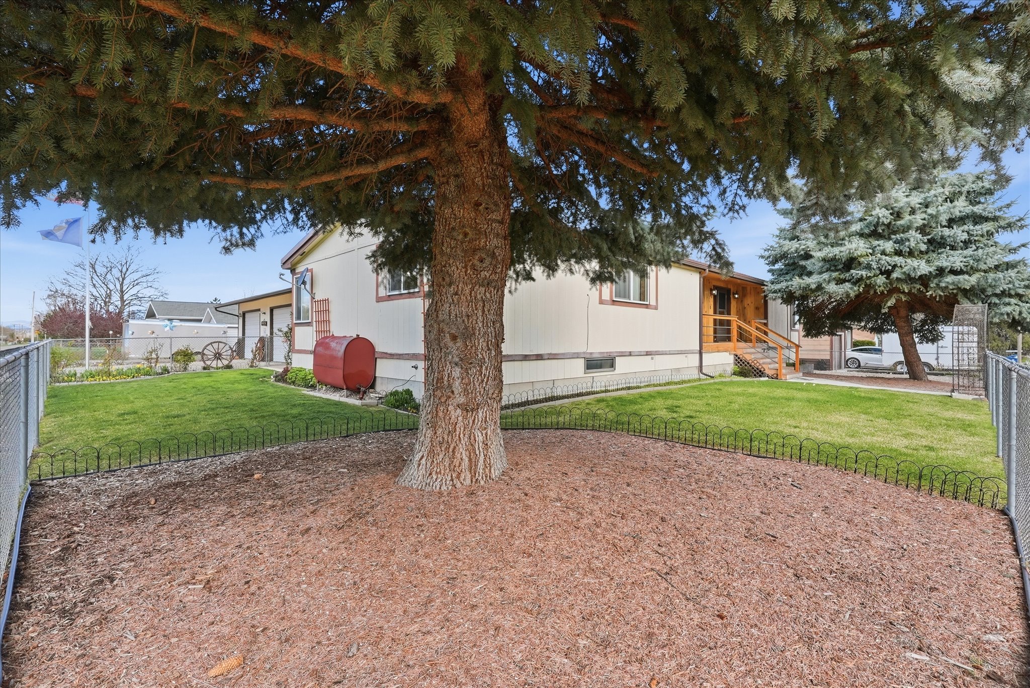 1110 5th Street E Property Photo 7