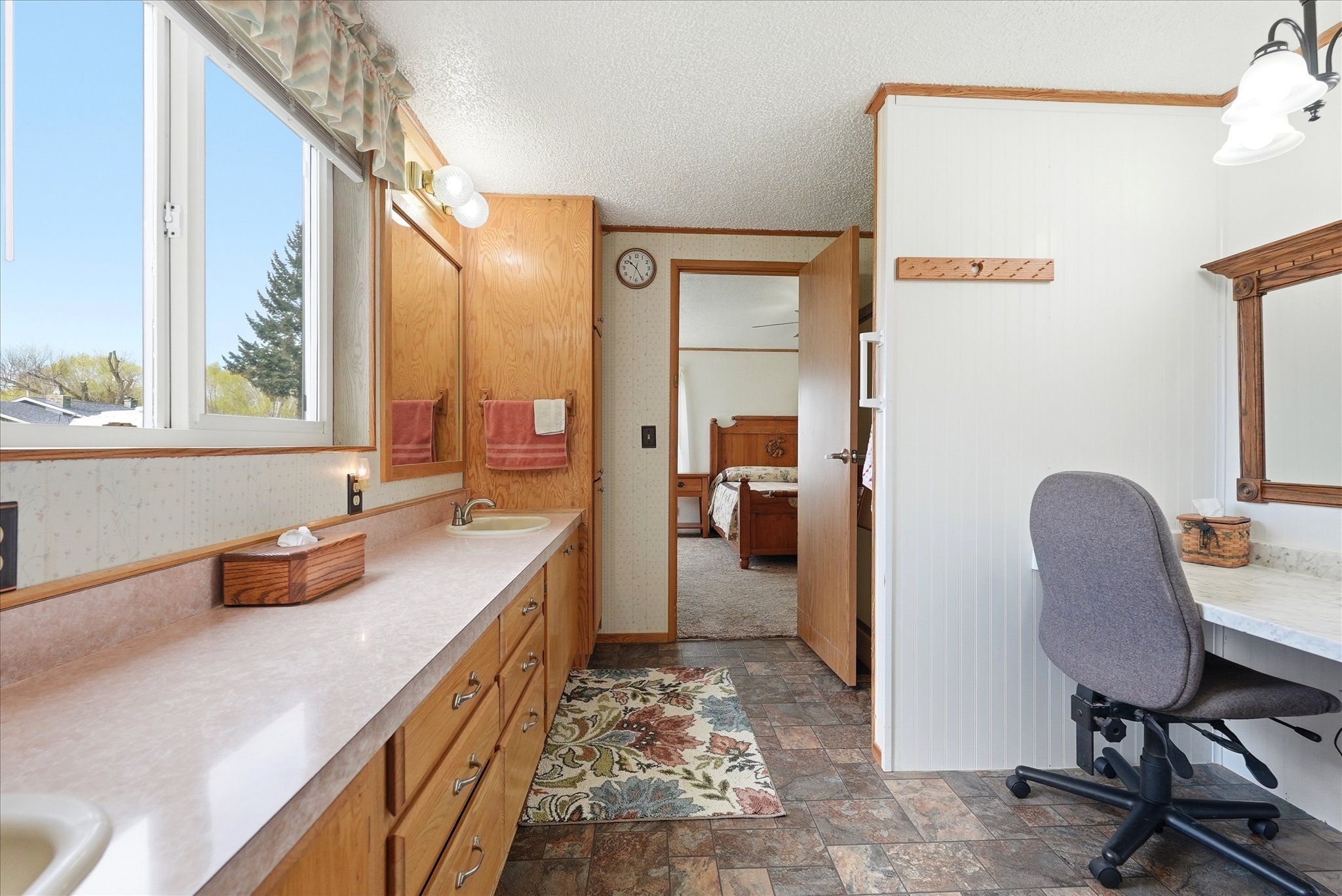 1110 5th Street E Property Photo 22