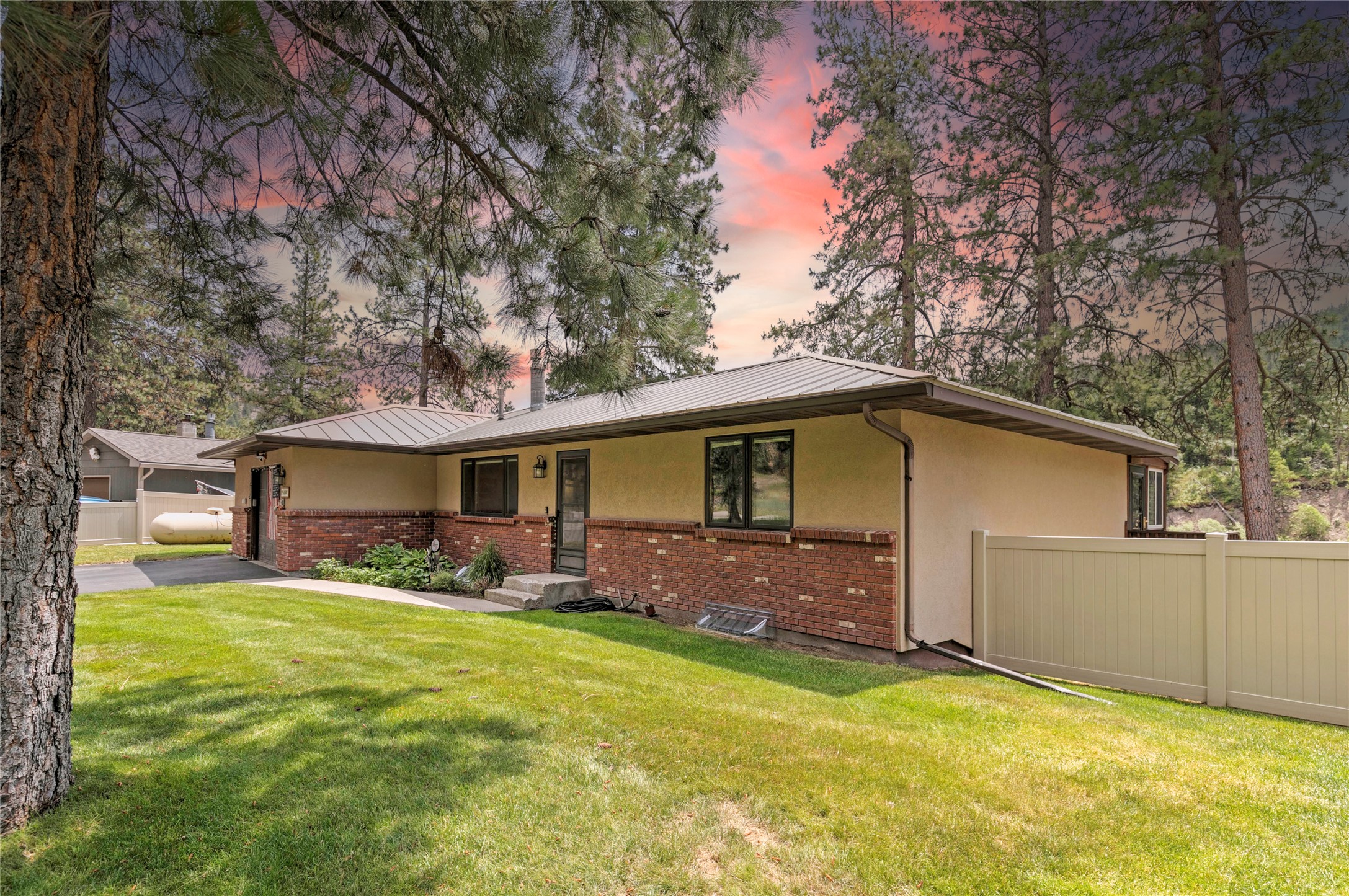 4580 Whitewater Park Property Photo 5