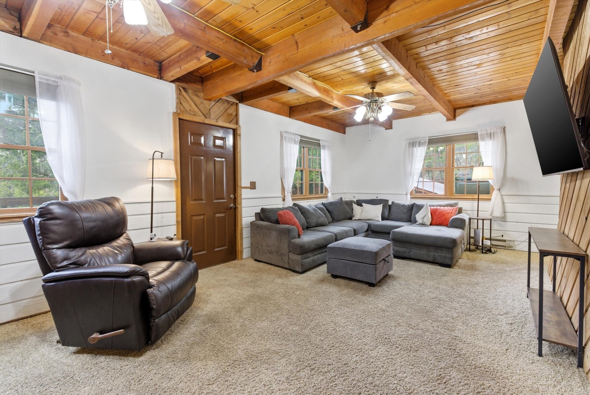 1477 Berne Road Property Photo 3