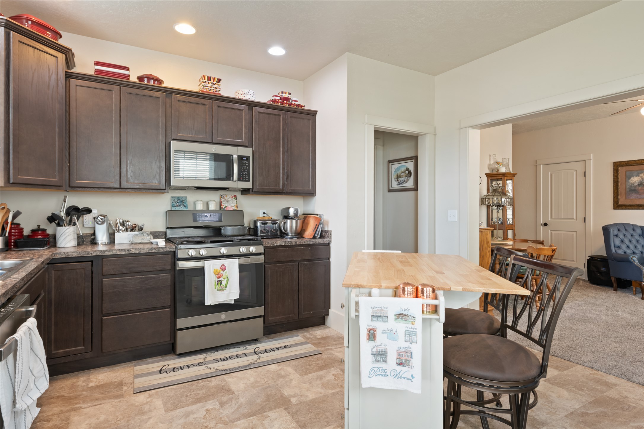 156 Villa Court Property Photo 6