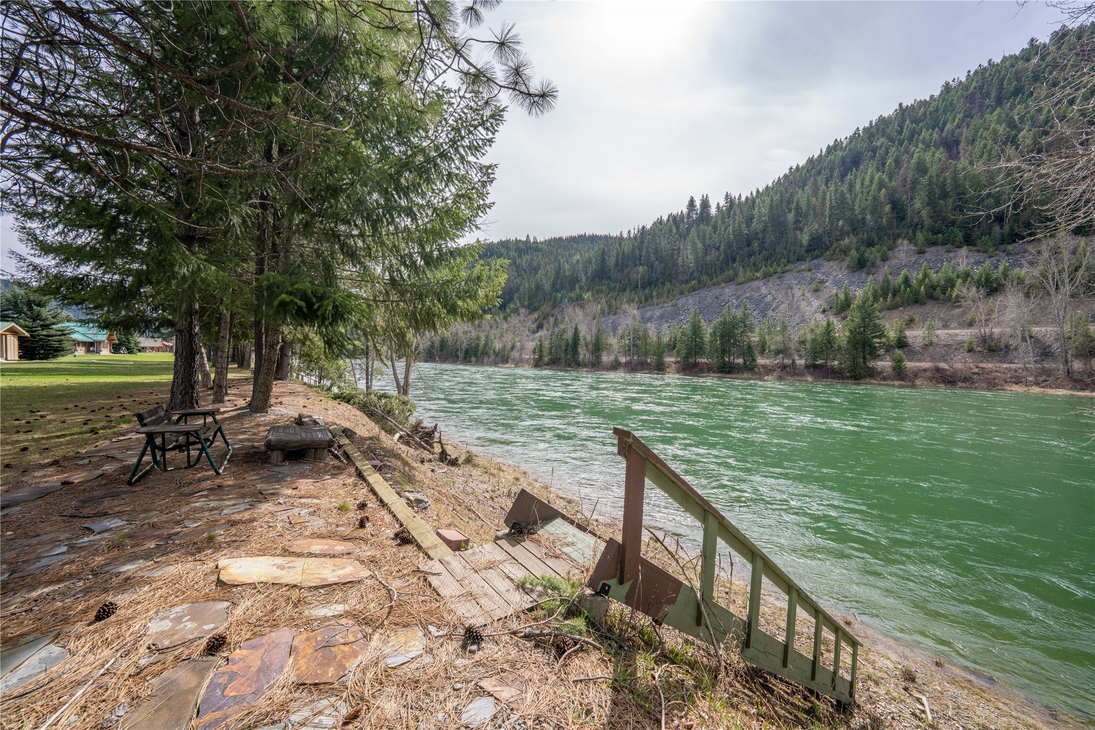 6367 Kootenai River Road Property Photo 4
