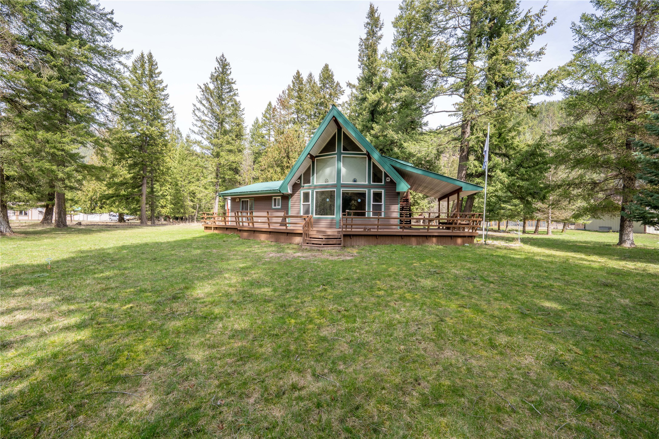 6367 Kootenai River Road Property Photo 5