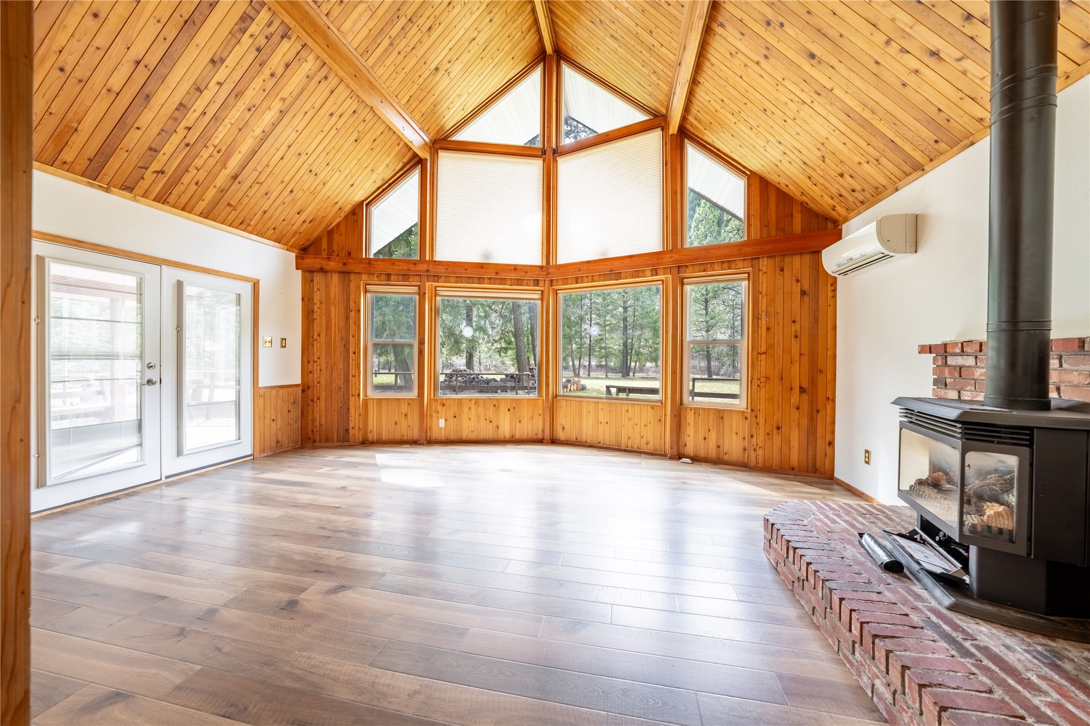 6367 Kootenai River Road Property Photo 9