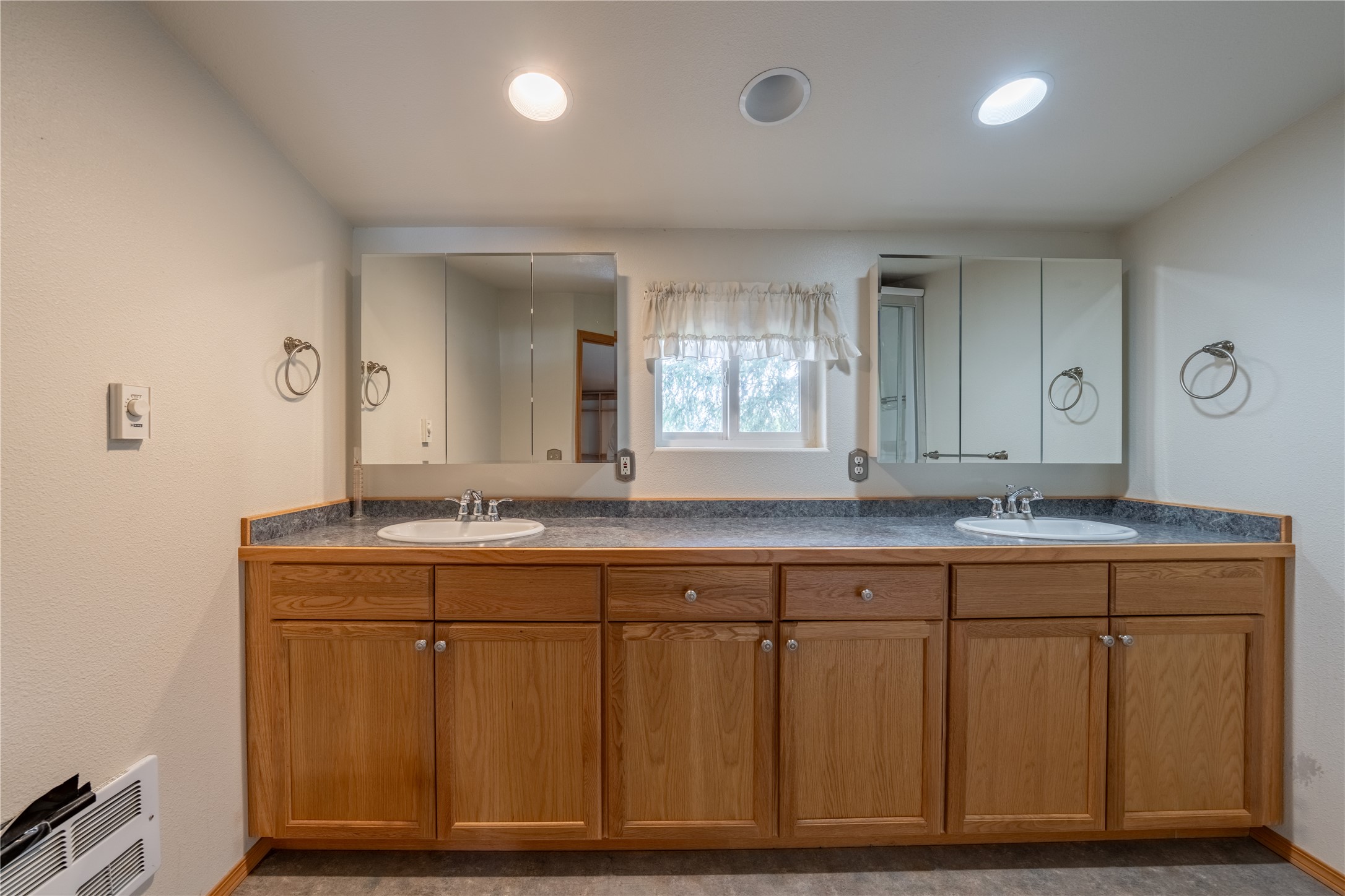 6367 Kootenai River Road Property Photo 32