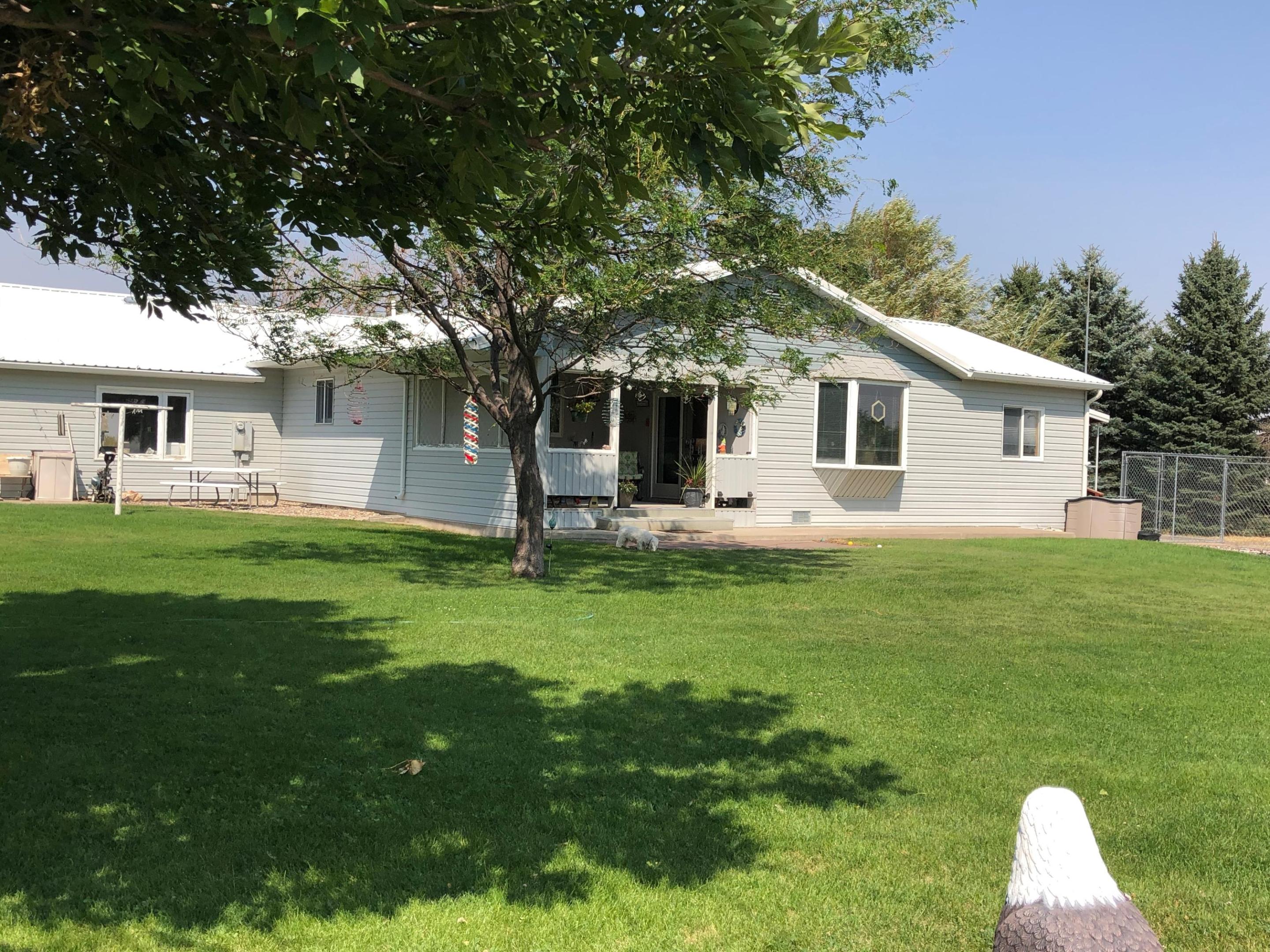 525 Collins Avenue Property Photo 1