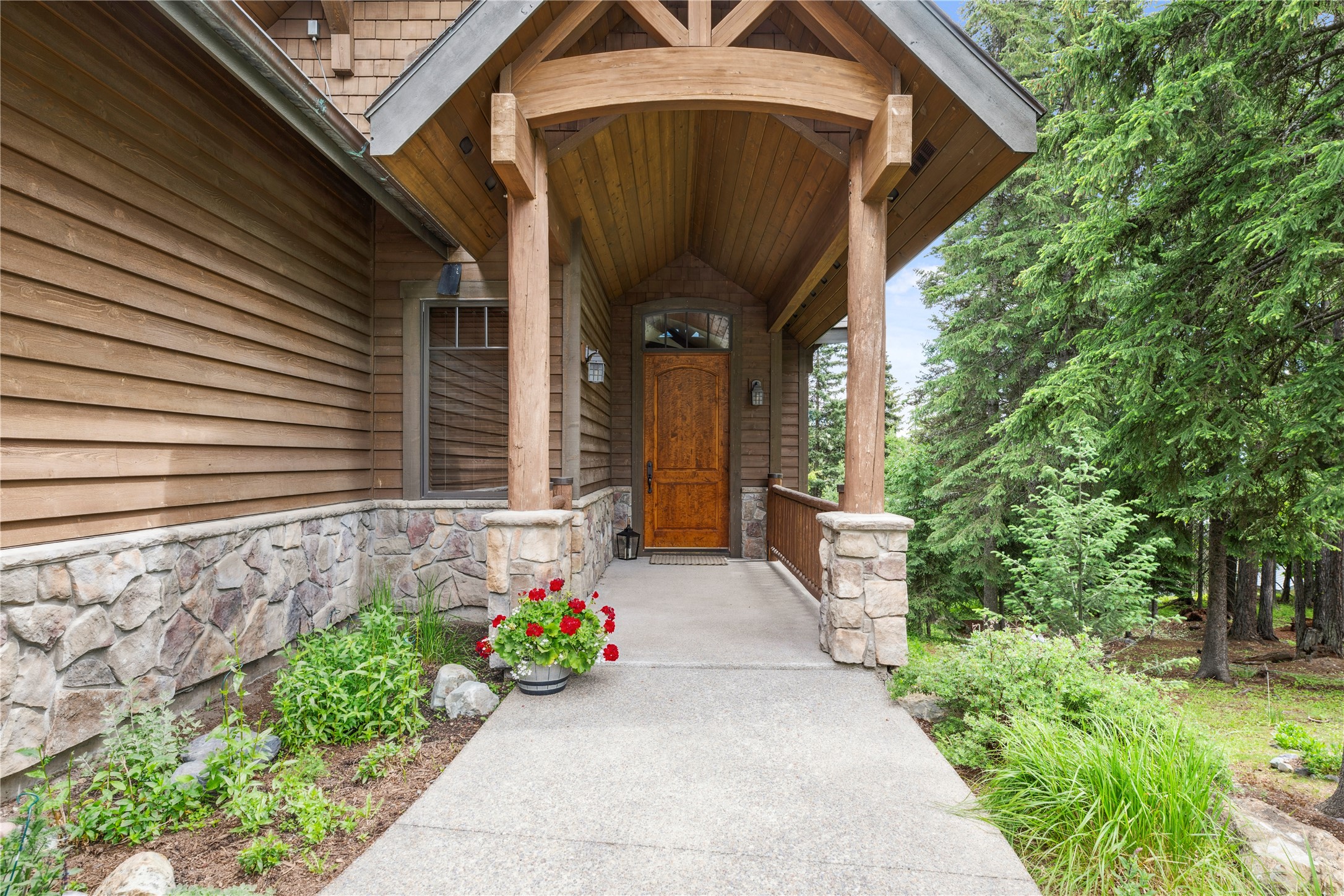 3813 Tamarack Avenue B Property Photo 4