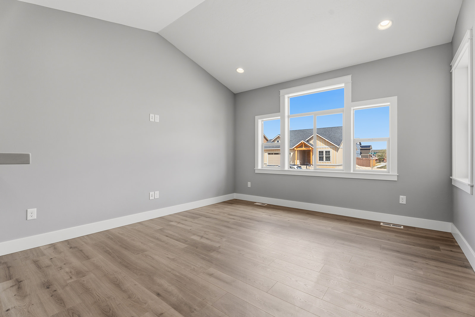 2757 Lone Chief Loop Property Photo 9