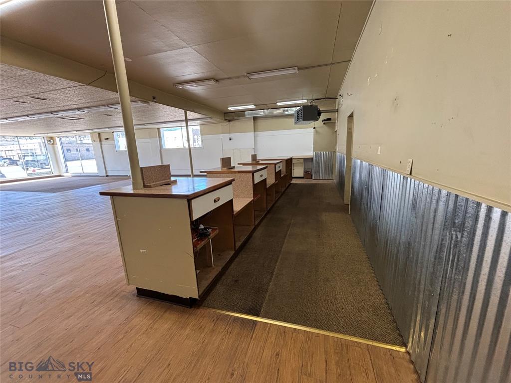 200 E Commercial Property Photo 6