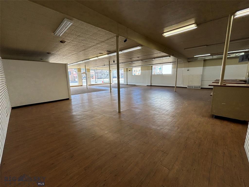 200 E Commercial Property Photo 9