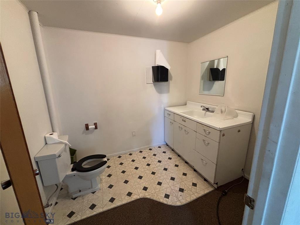 200 E Commercial Property Photo 13