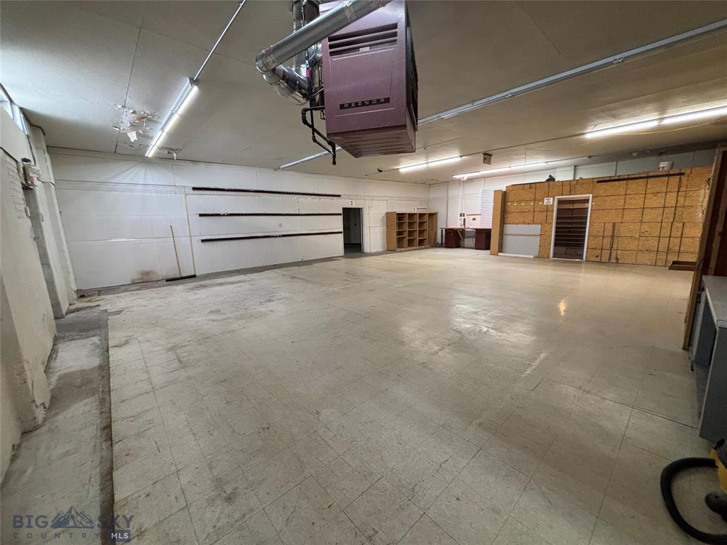 200 E Commercial Property Photo 14